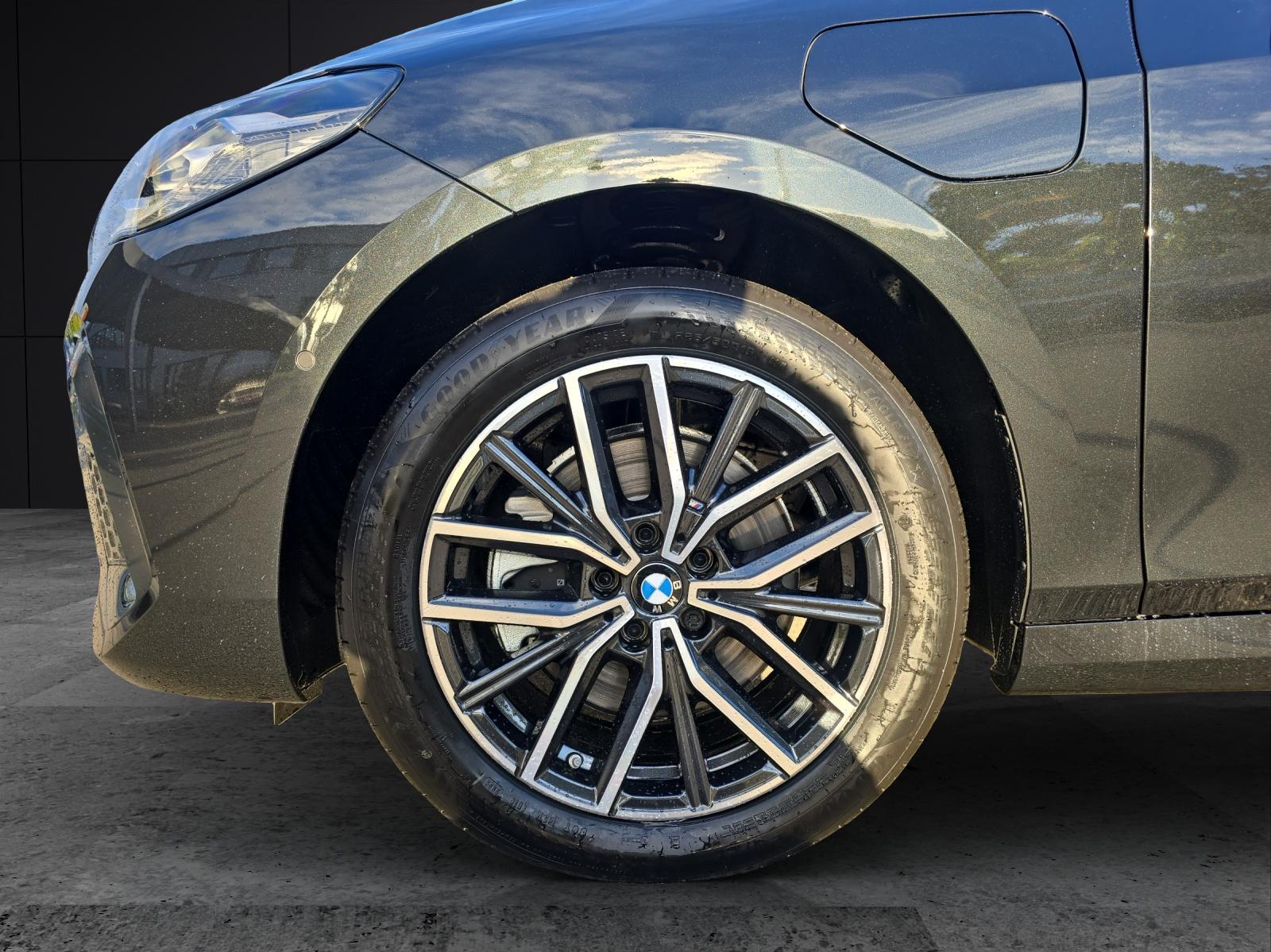 BMW 230e xDrive Active Tourer-image-3