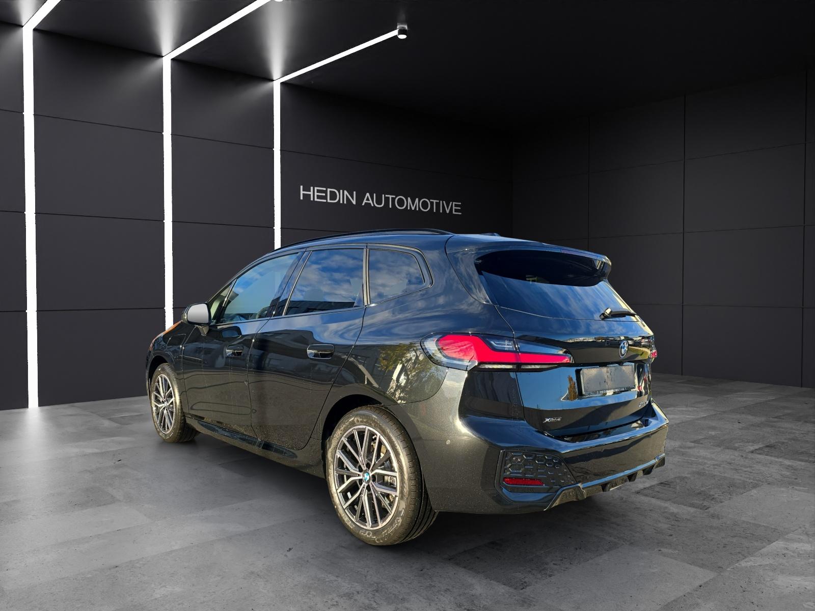 BMW 230e xDrive Active Tourer-image-14