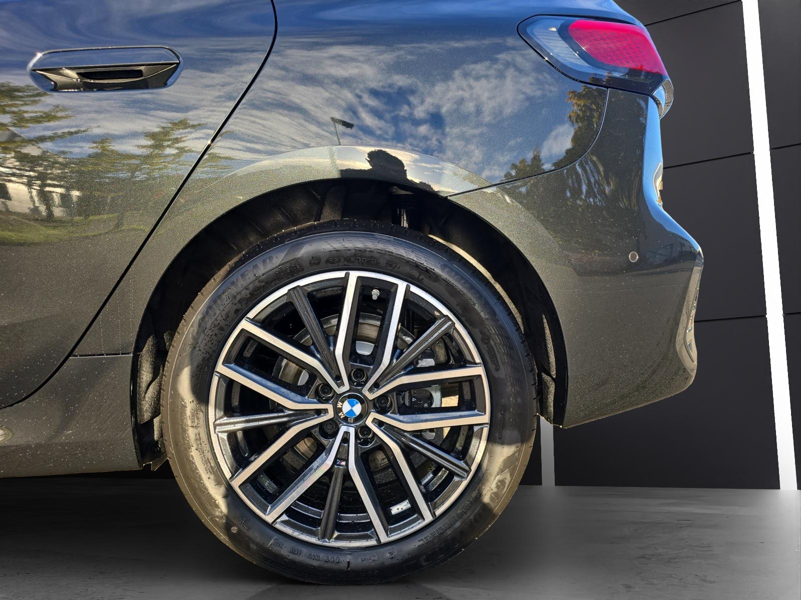 BMW 230e xDrive Active Tourer-image-15