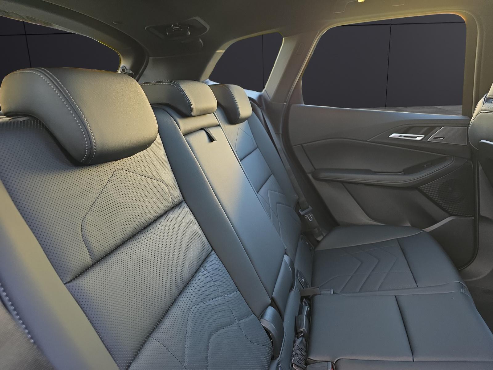 BMW 230e xDrive Active Tourer-image-12