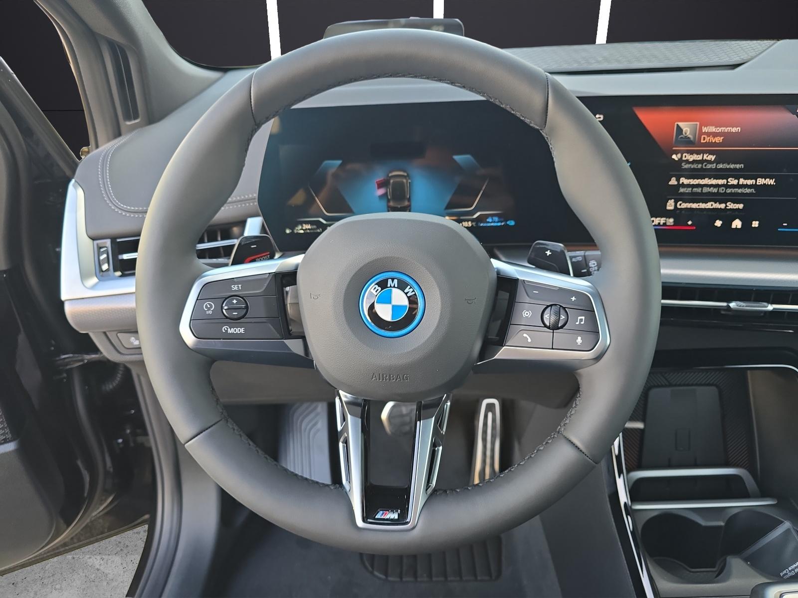 BMW 230e xDrive Active Tourer-image-6