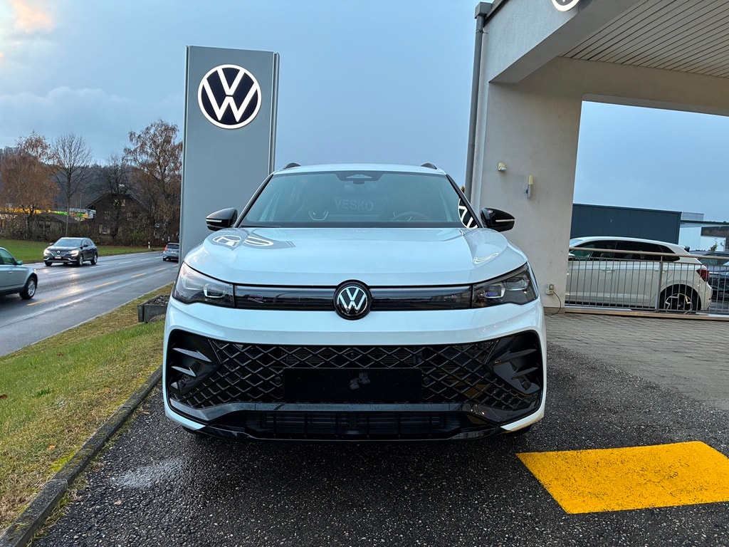 VW Tiguan 2.0 TSI DSG R-Line 4Motion-image-3