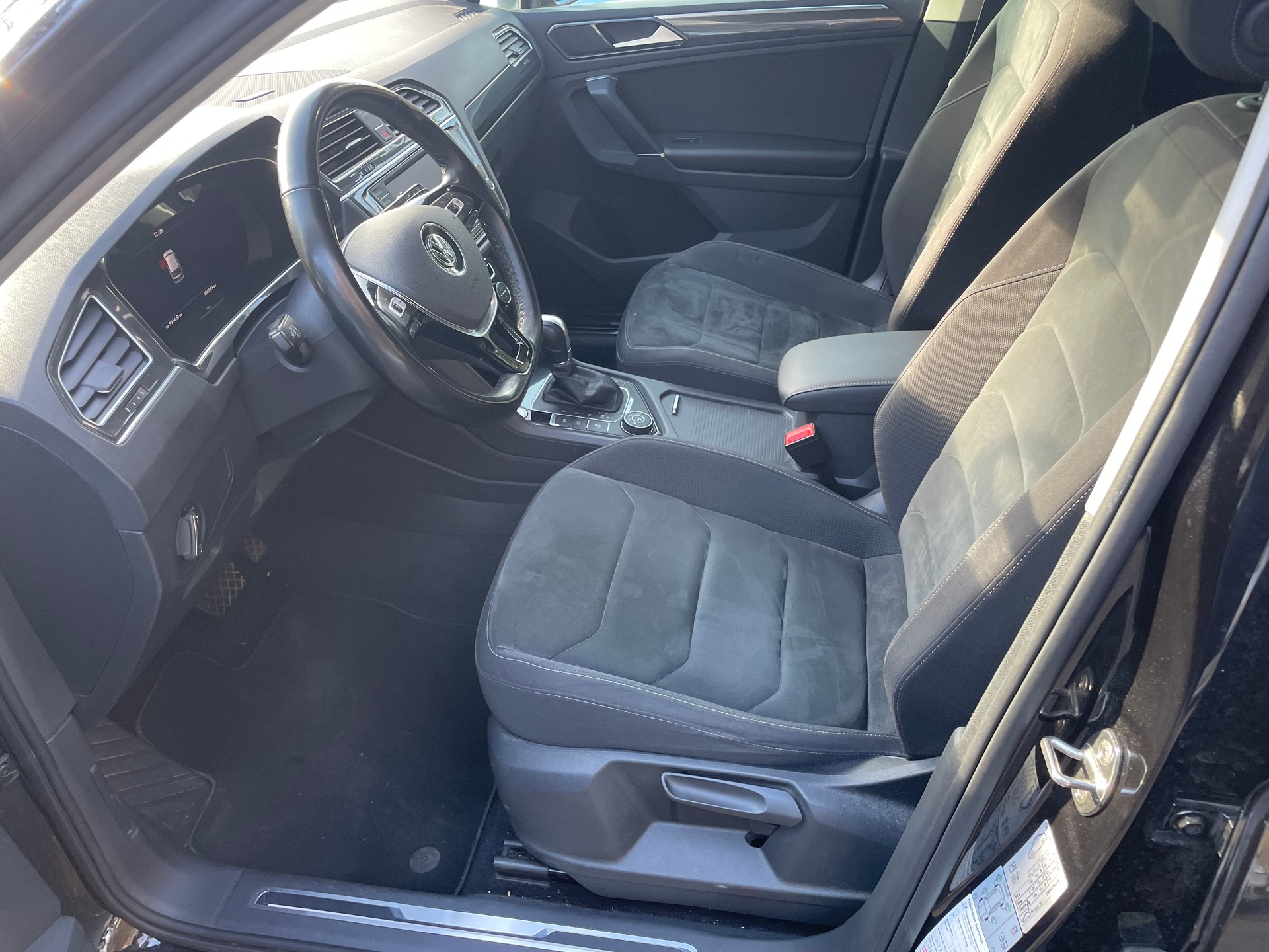 VW Tiguan 2.0 TDI SCR Comfortline 4Motion DSG-image-6