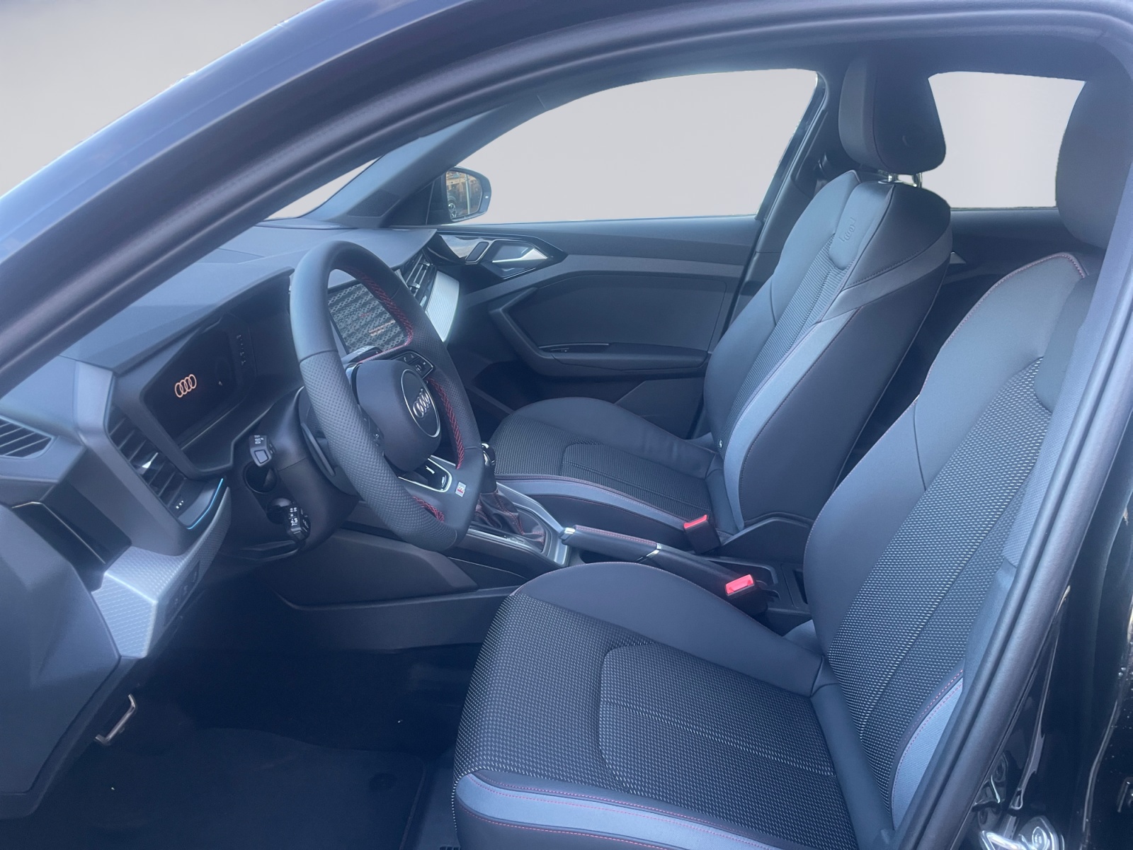 AUDI A1 allstreet 30 TFSI Attraction S-tronic-image-8