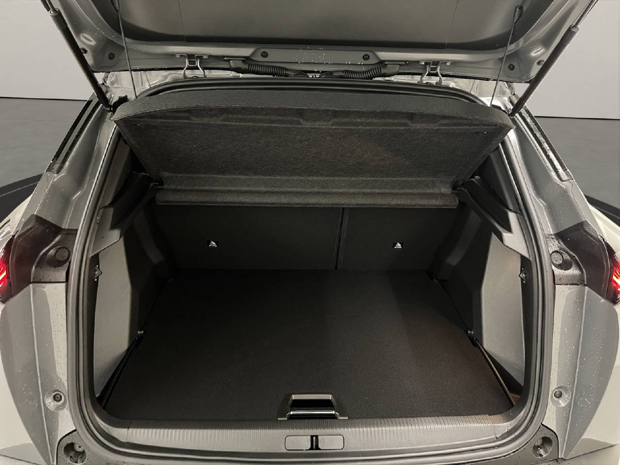 PEUGEOT 2008 1.2 Hybrid 145 GT-image-13