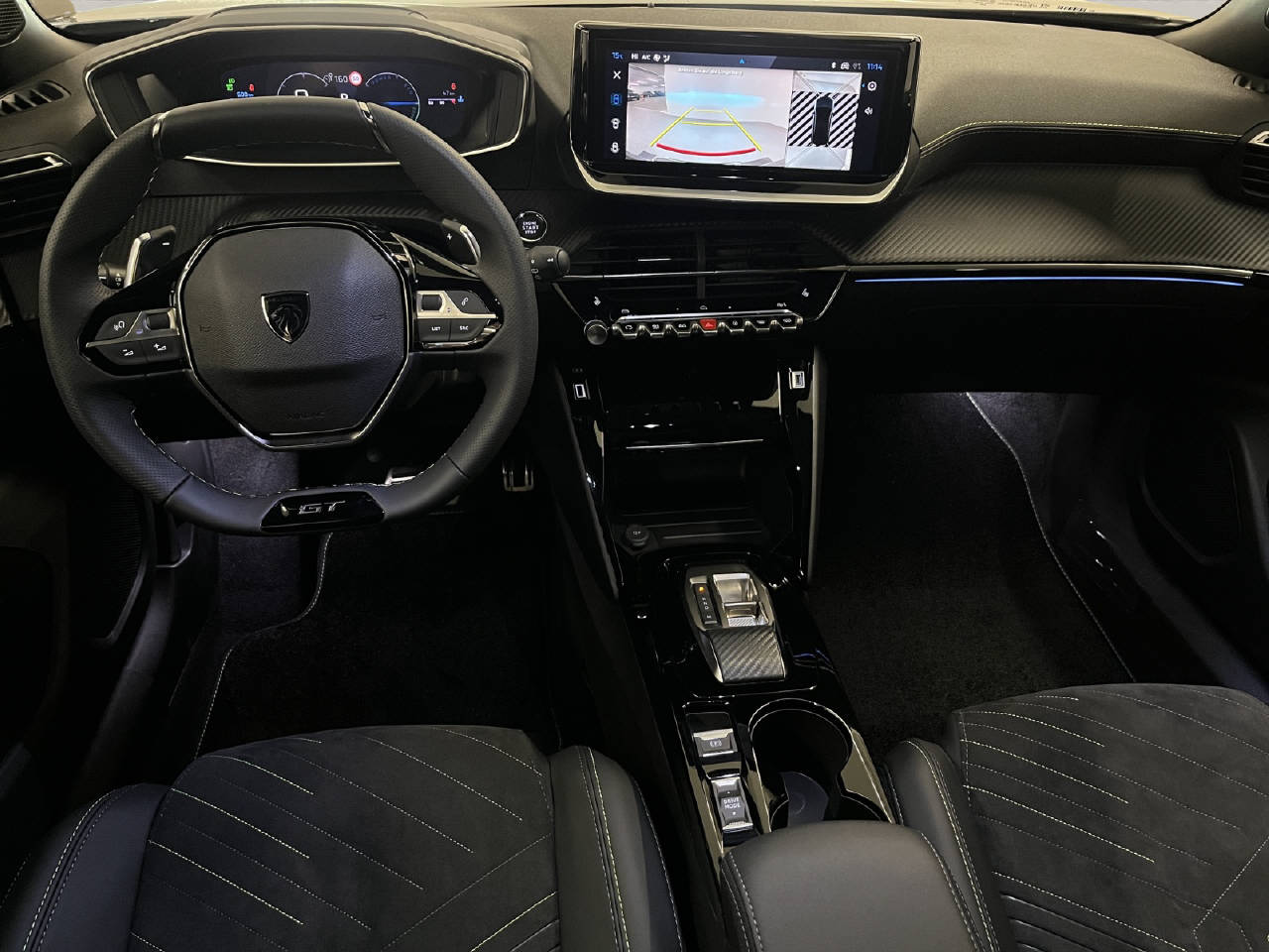 PEUGEOT 2008 1.2 Hybrid 145 GT-image-5