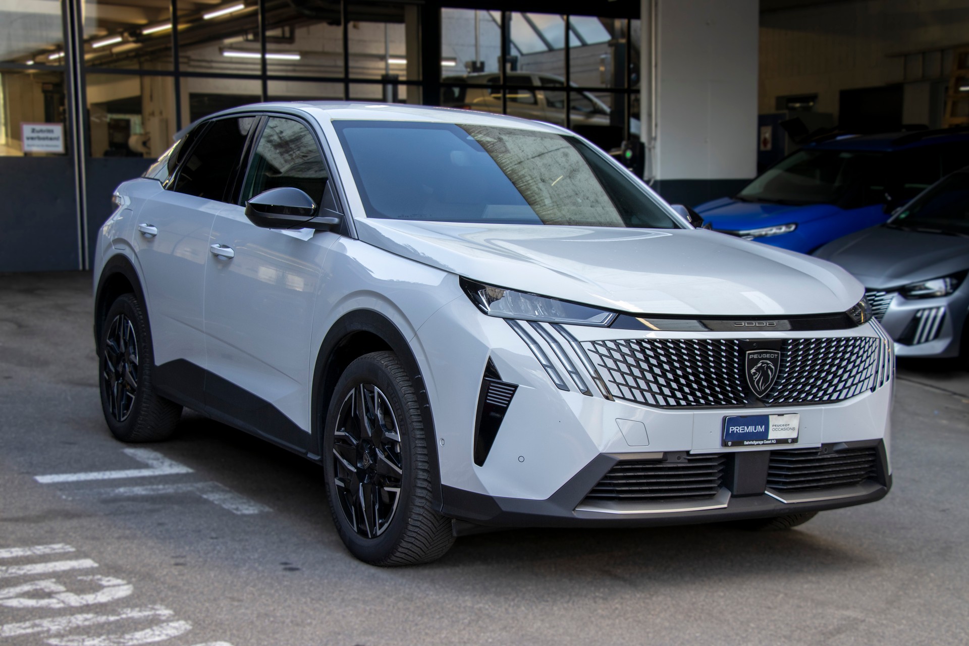 PEUGEOT 3008 145 e-DSC6 Hybrid Allure-image-3