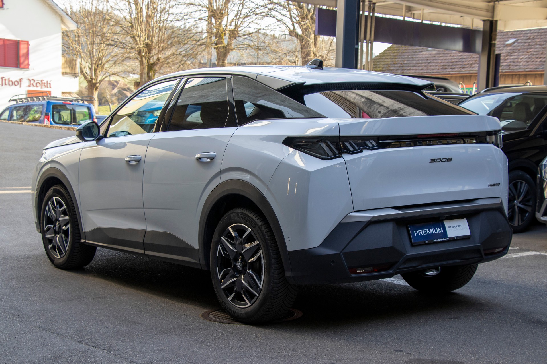 PEUGEOT 3008 145 e-DSC6 Hybrid Allure-image-1