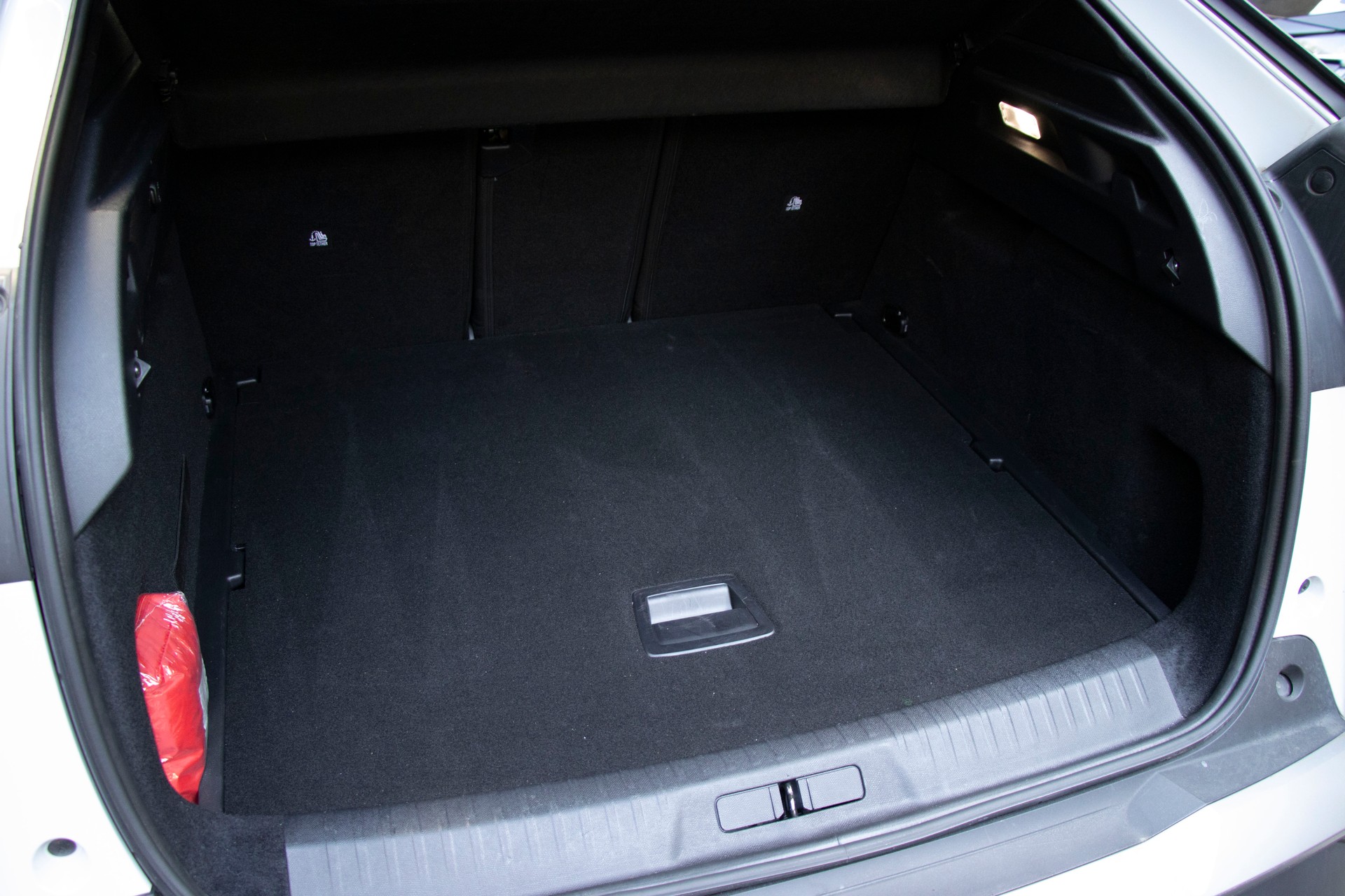 PEUGEOT 3008 145 e-DSC6 Hybrid Allure-image-8