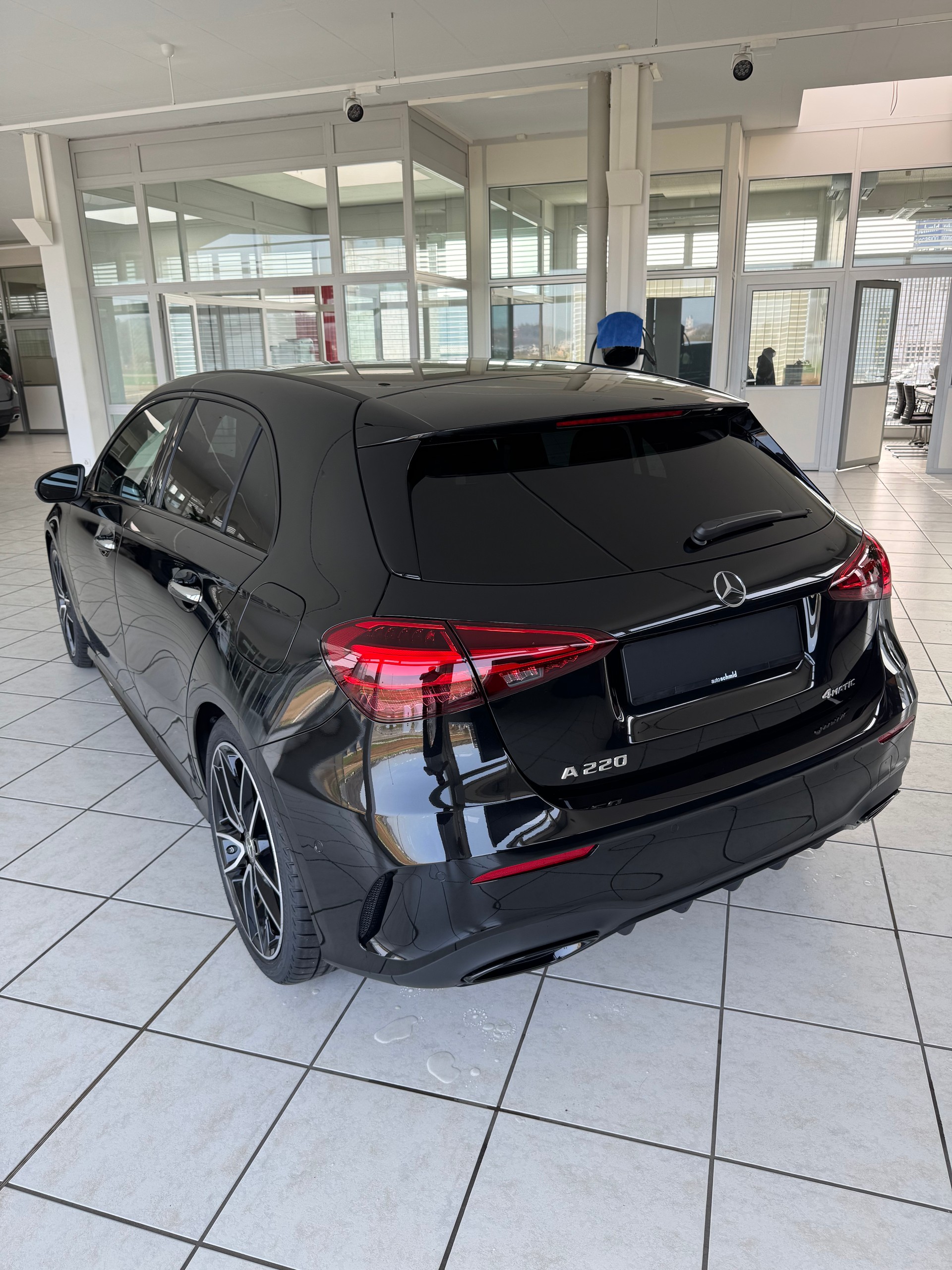 MERCEDES-BENZ A 220 4Matic-image-3