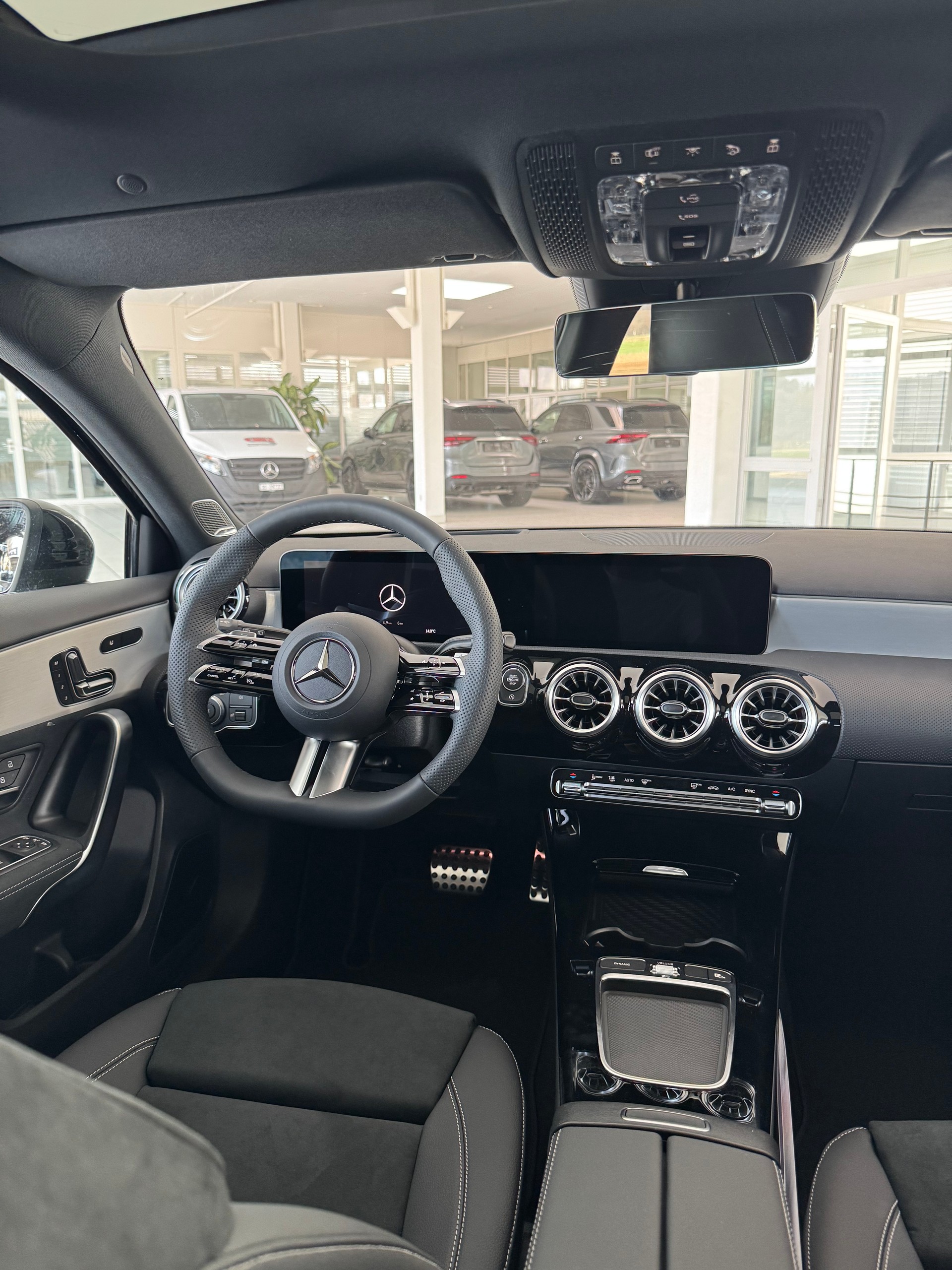 MERCEDES-BENZ A 220 4Matic-image-11