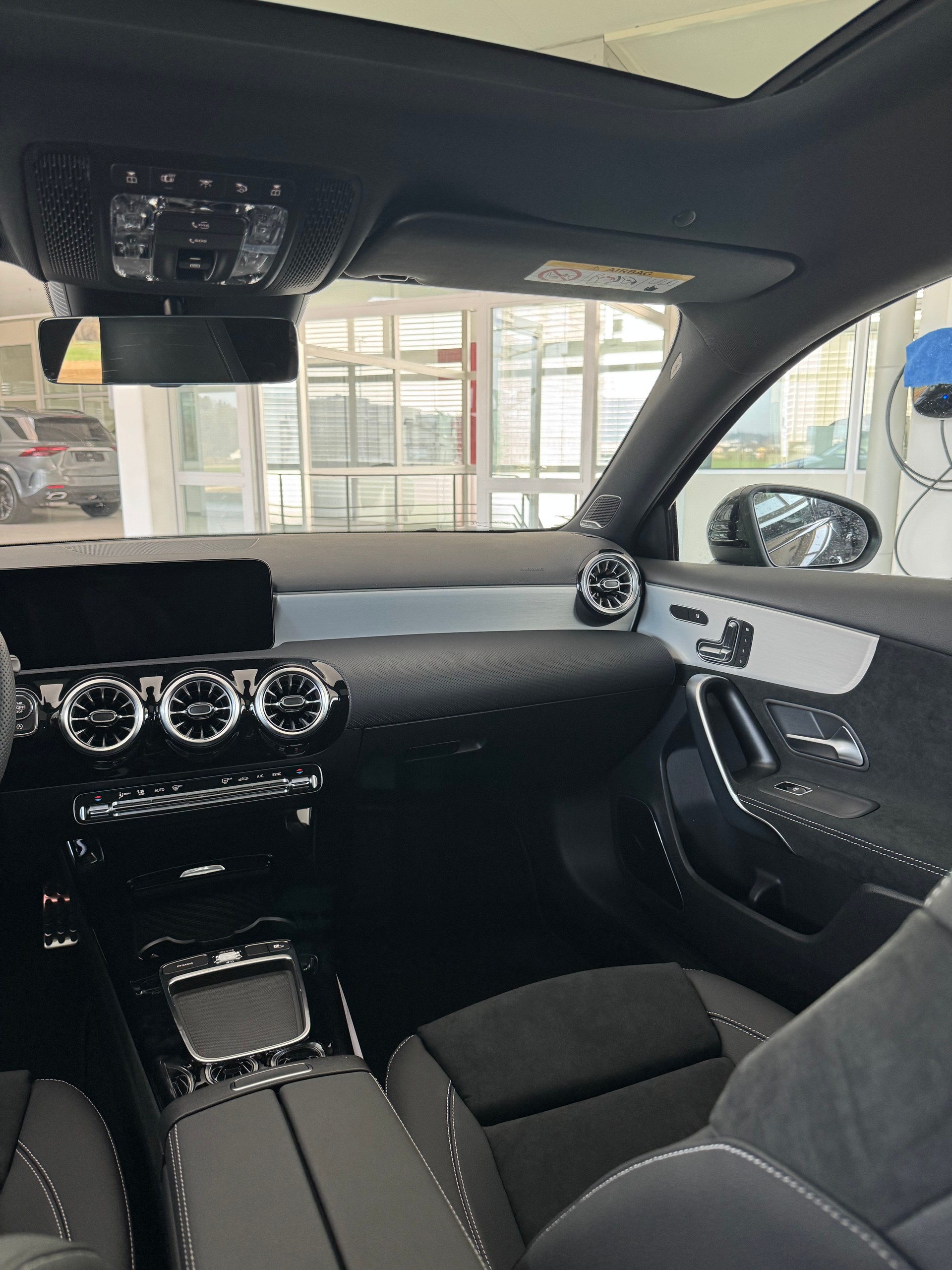 MERCEDES-BENZ A 220 4Matic-image-12