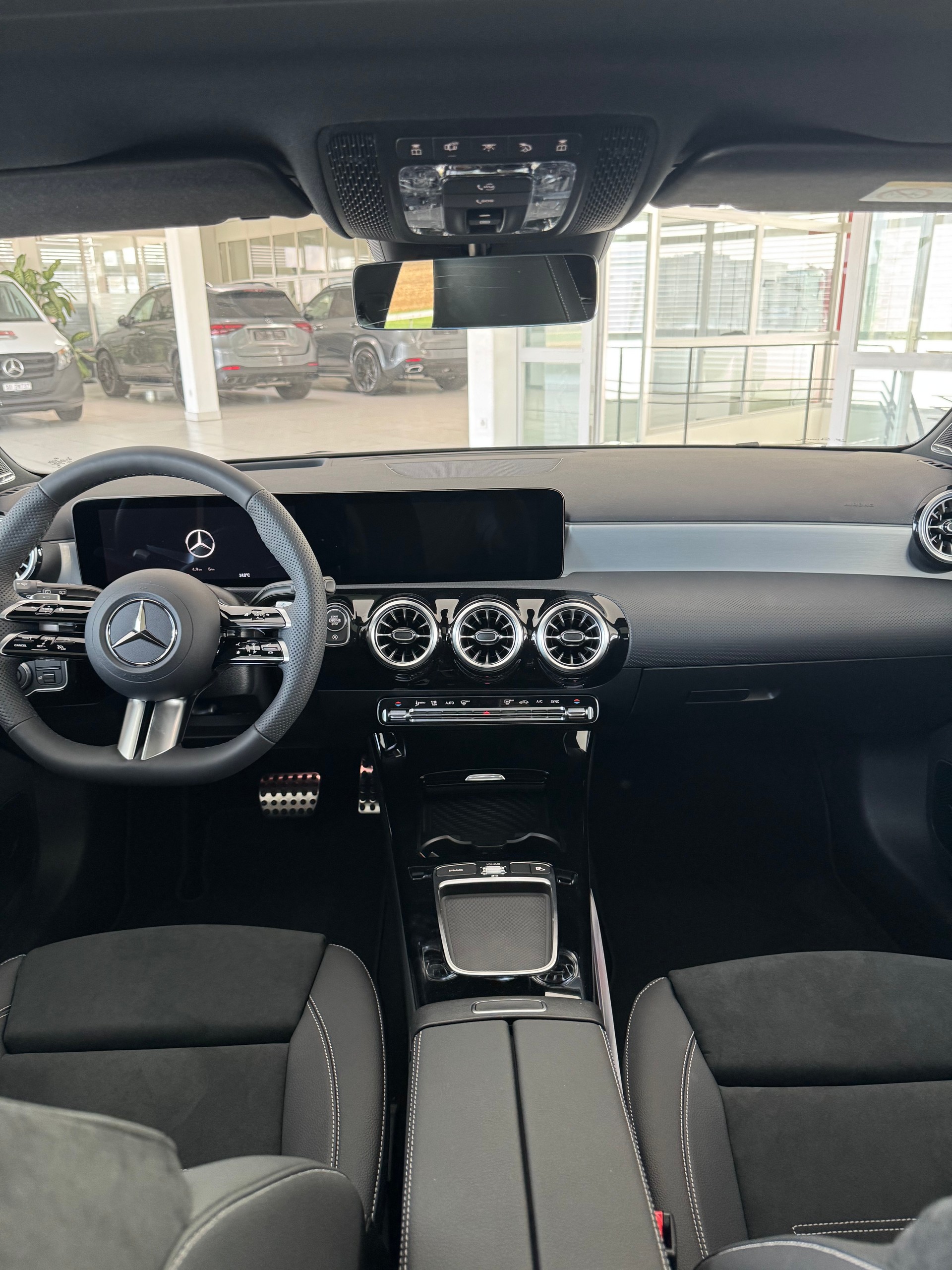 MERCEDES-BENZ A 220 4Matic-image-10