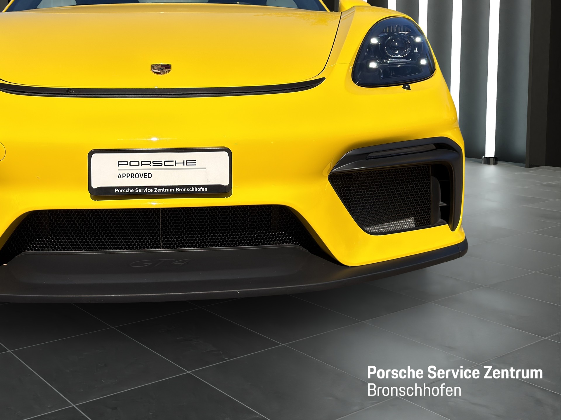 PORSCHE Cayman 718 GT4-image-8