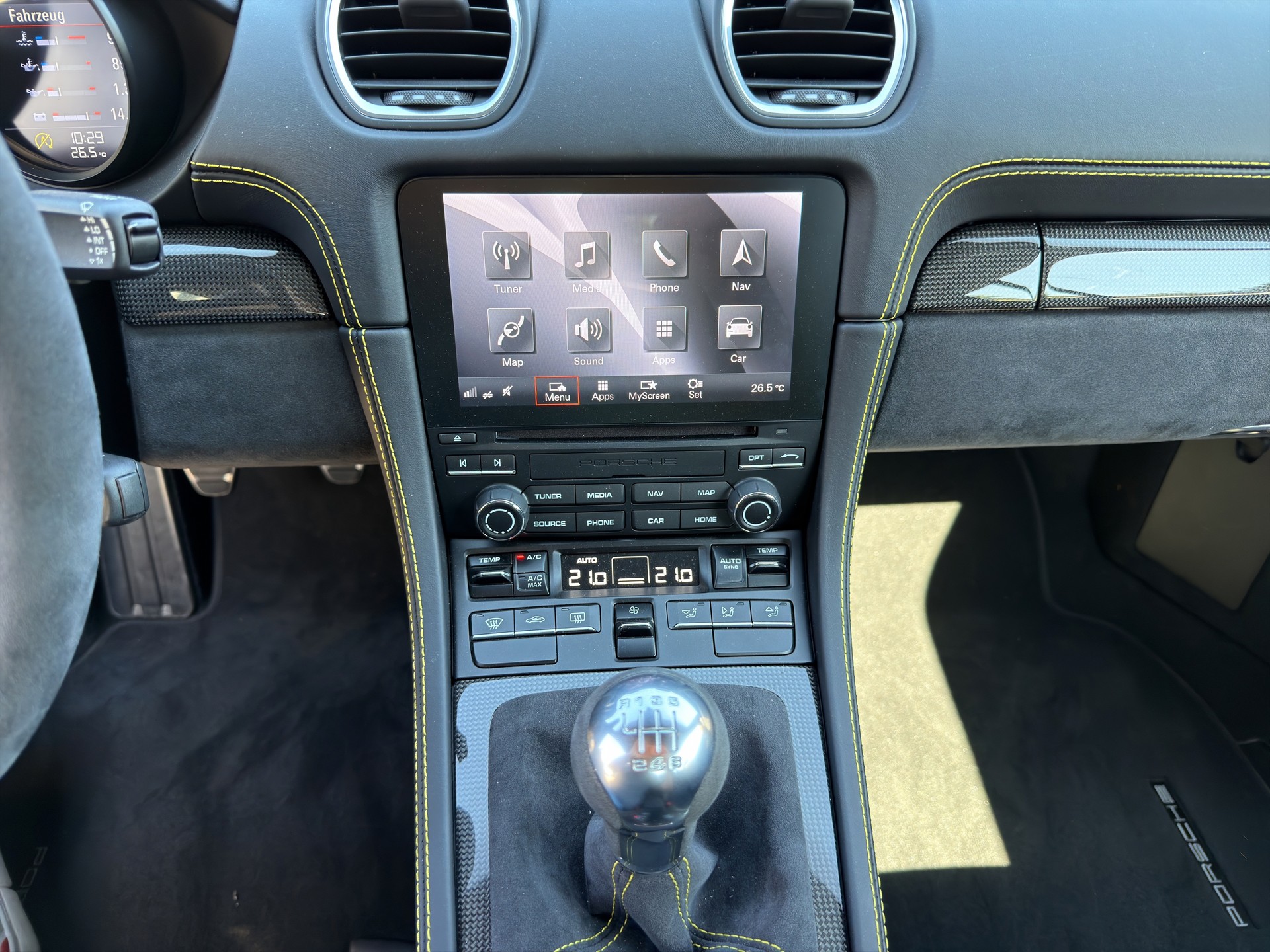 PORSCHE Cayman 718 GT4-image-15