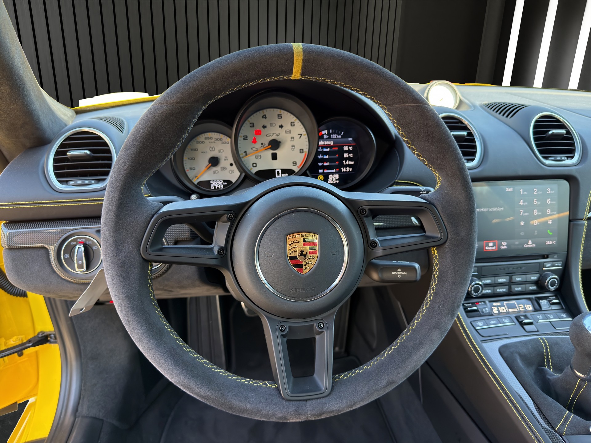 PORSCHE Cayman 718 GT4-image-11