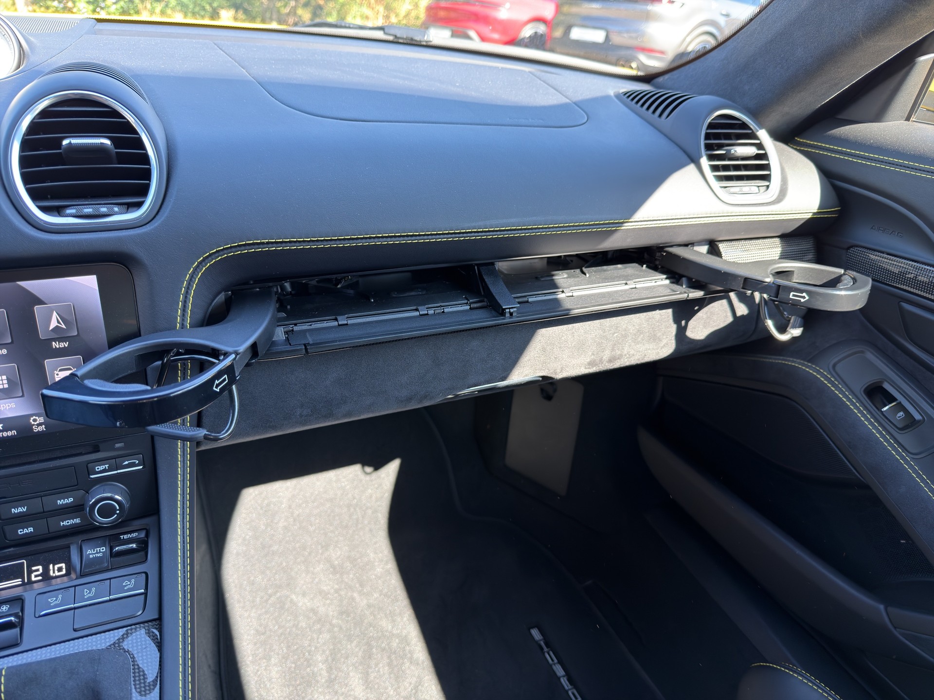 PORSCHE Cayman 718 GT4-image-25