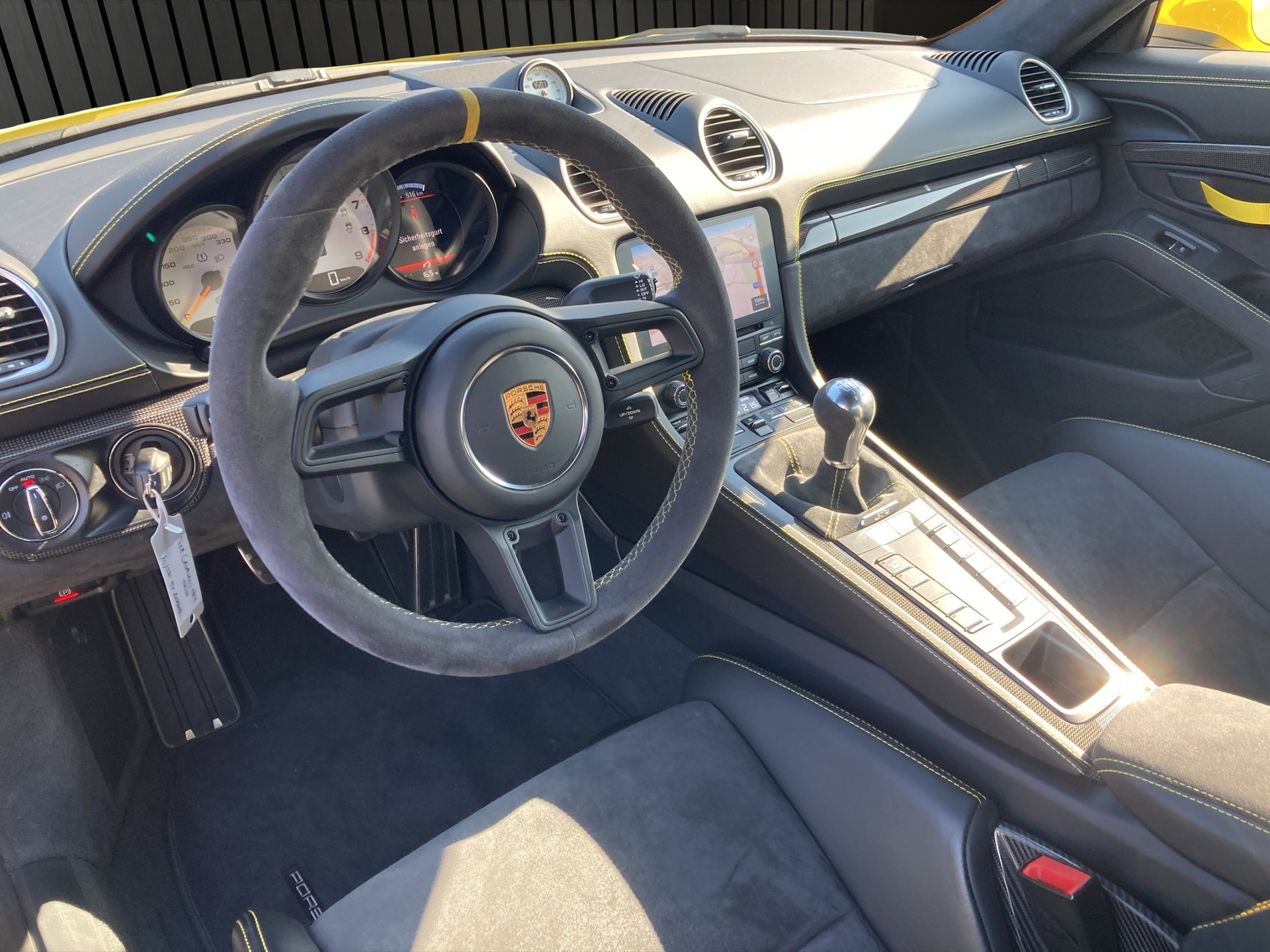 PORSCHE Cayman 718 GT4-image-9