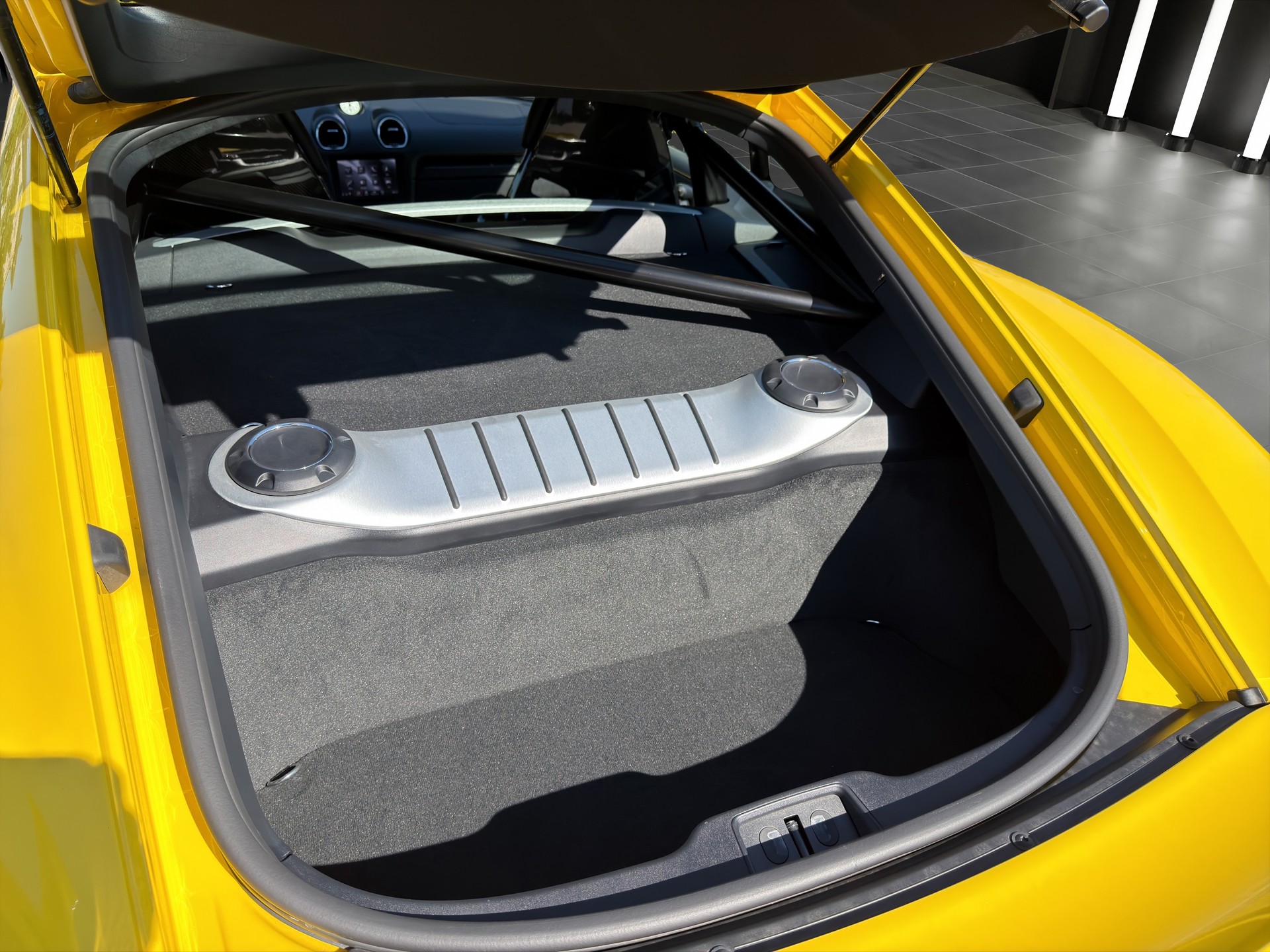 PORSCHE Cayman 718 GT4-image-19