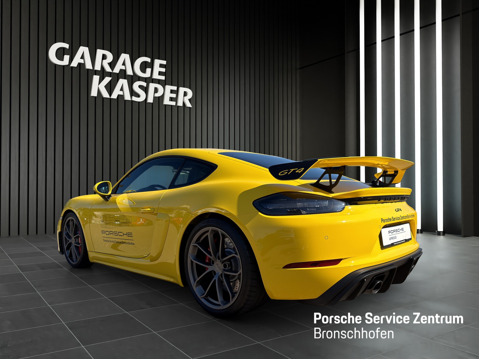 PORSCHE Cayman 718 GT4-image-2
