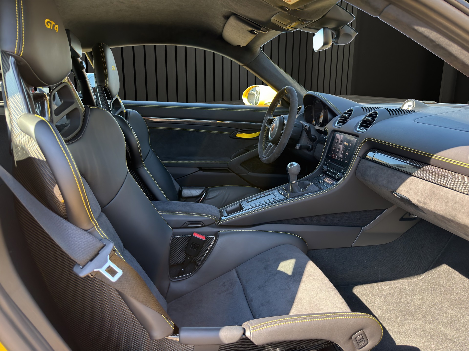 PORSCHE Cayman 718 GT4-image-17