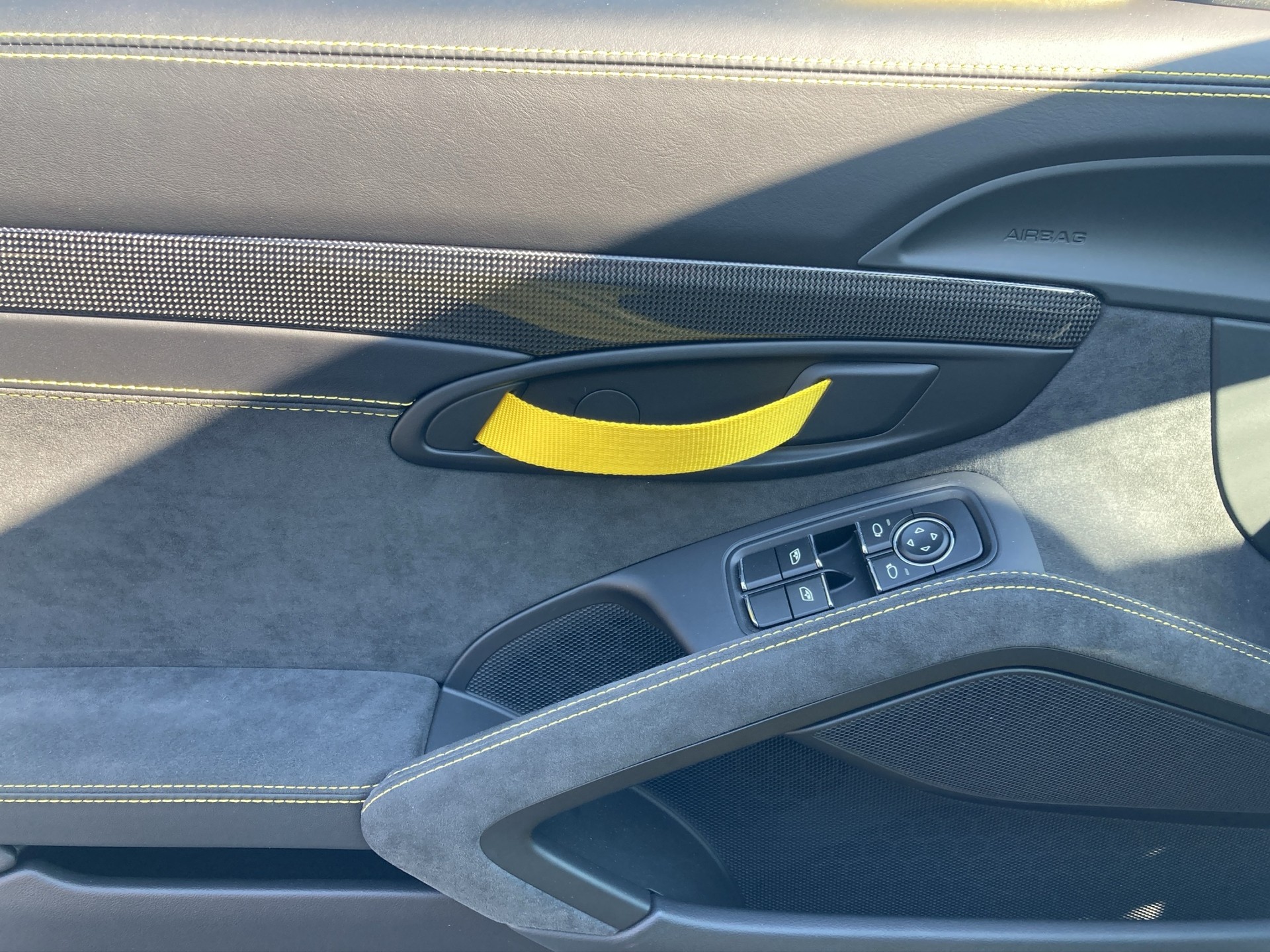 PORSCHE Cayman 718 GT4-image-10