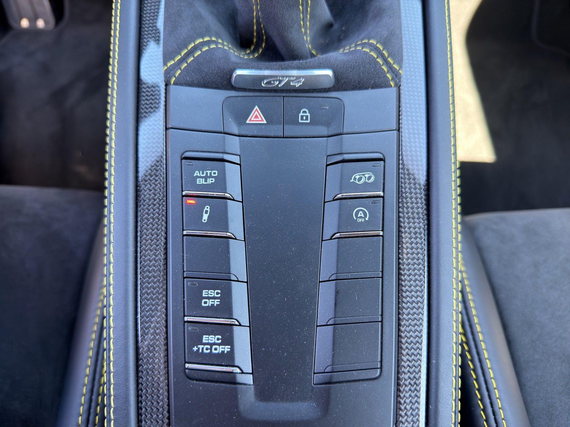 PORSCHE Cayman 718 GT4-image-16