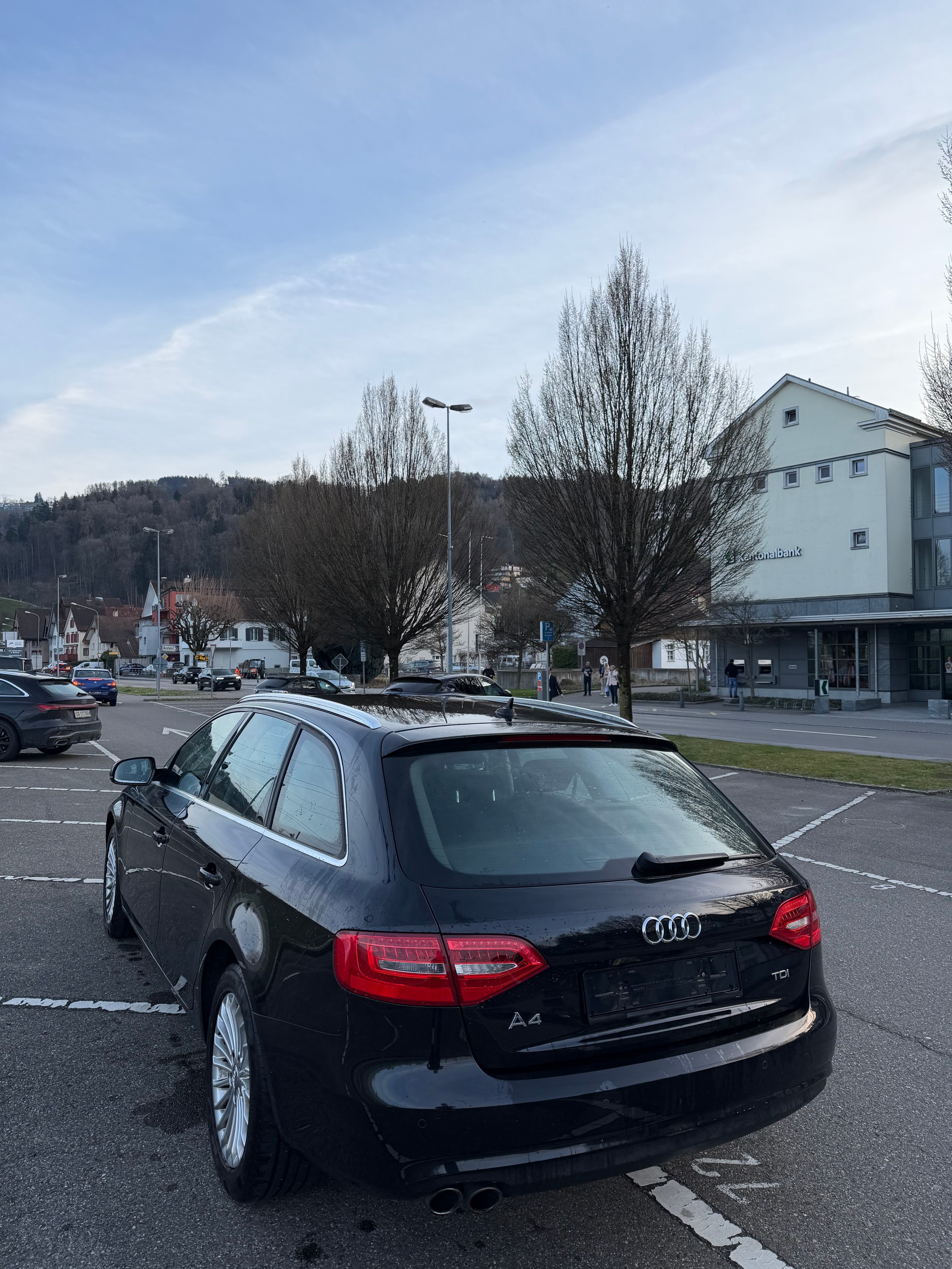 AUDI A4 Avant 2.0 TDI-image-4