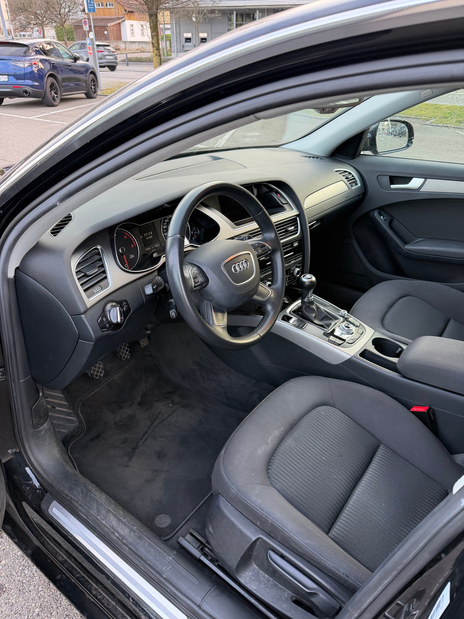 AUDI A4 Avant 2.0 TDI-image-6