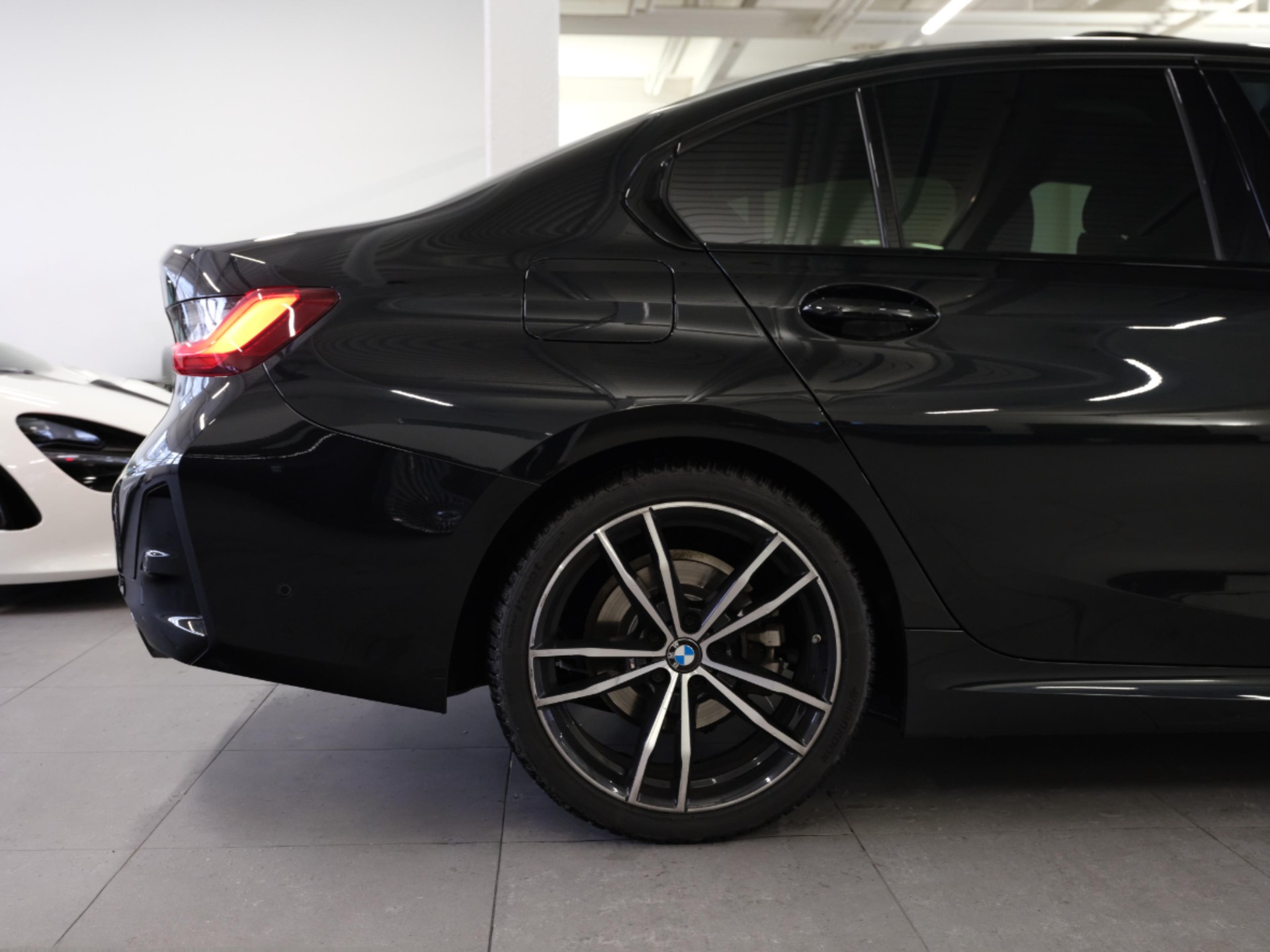 BMW 320d xDrive 48V Steptronic *Pano.* *Head-Up Display* *M Paket*-image-11