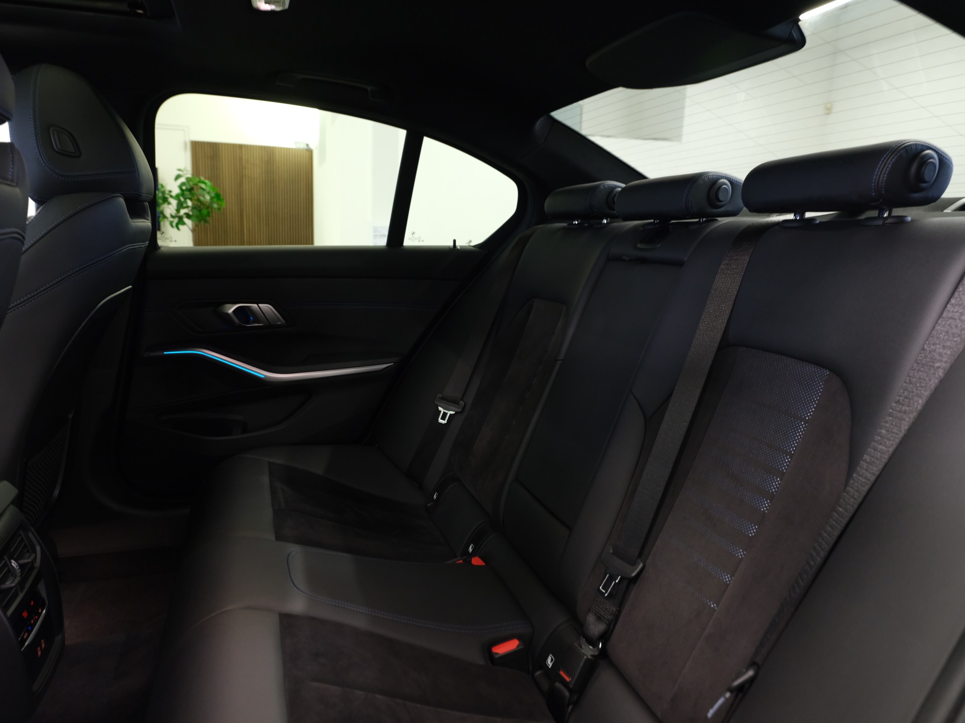 BMW 320d xDrive 48V Steptronic *Pano.* *Head-Up Display* *M Paket*-image-27