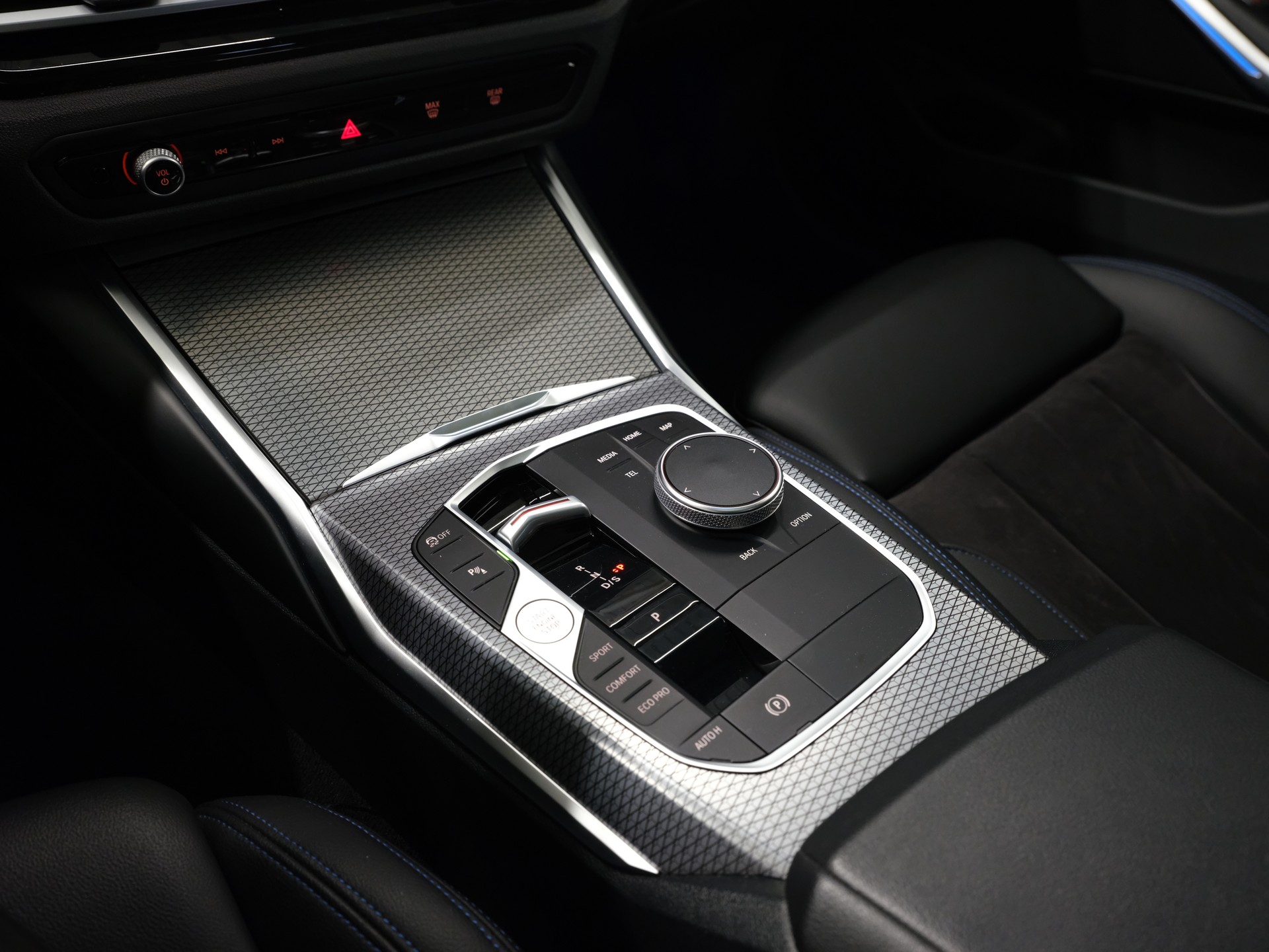 BMW 320d xDrive 48V Steptronic *Pano.* *Head-Up Display* *M Paket*-image-23