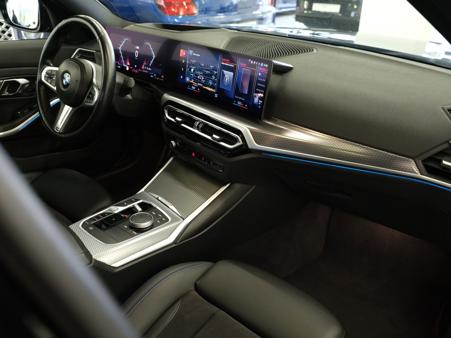 BMW 320d xDrive 48V Steptronic *Pano.* *Head-Up Display* *M Paket*-image-16