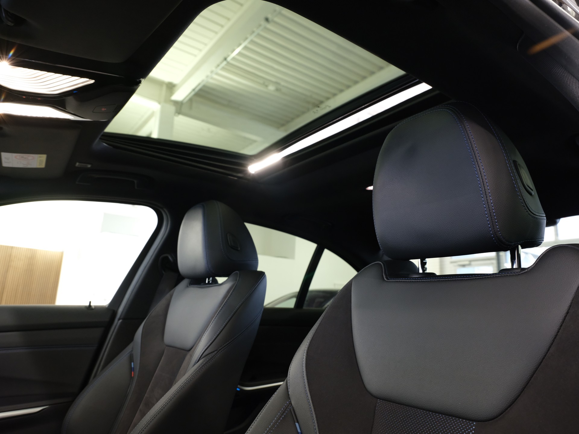 BMW 320d xDrive 48V Steptronic *Pano.* *Head-Up Display* *M Paket*-image-15