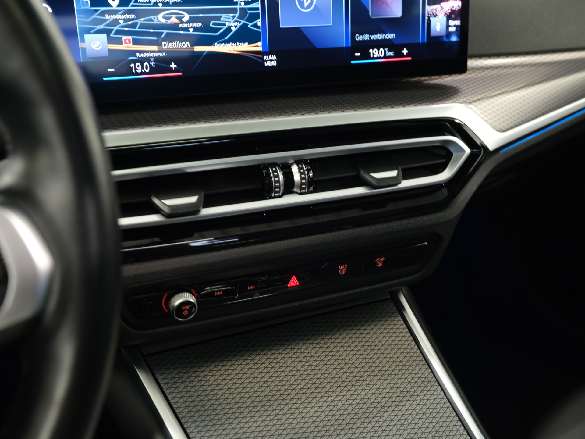 BMW 320d xDrive 48V Steptronic *Pano.* *Head-Up Display* *M Paket*-image-22