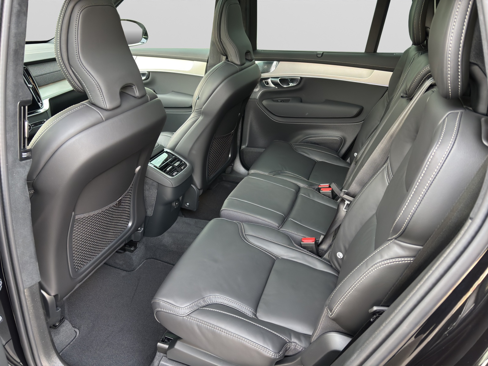 VOLVO XC90 2.0 B5 MH Black Edition AWD-image-4
