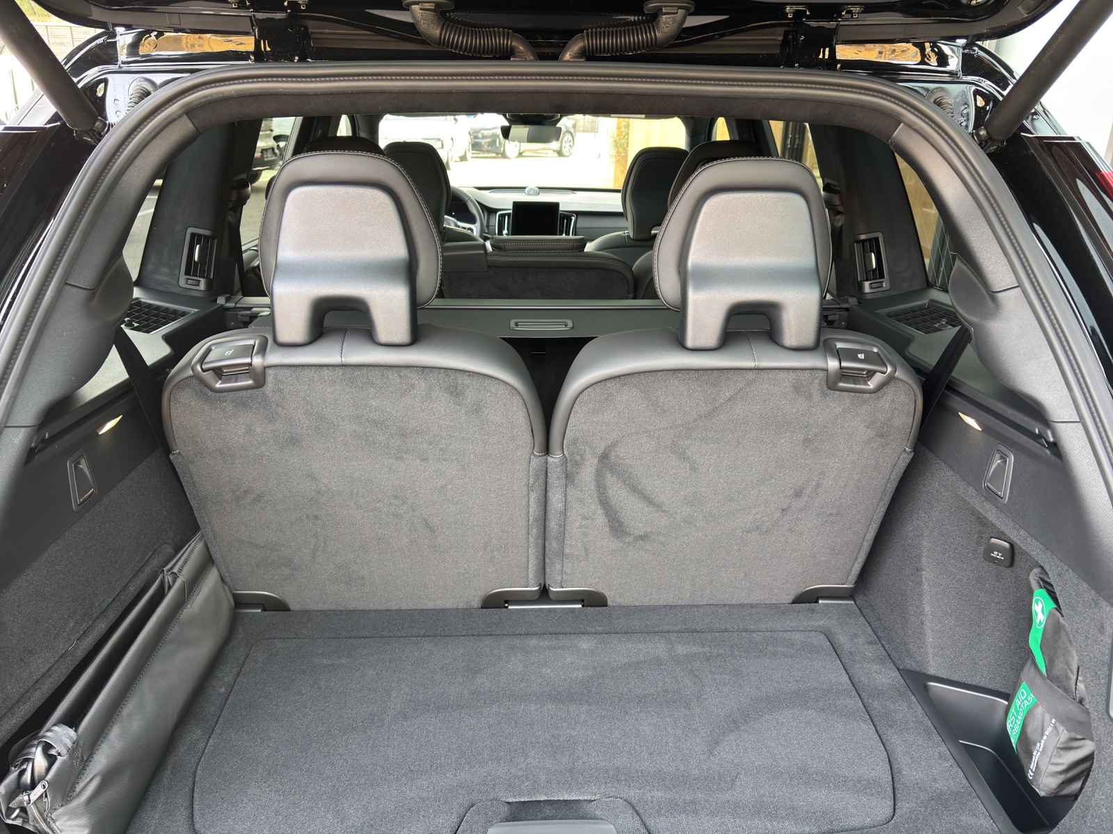 VOLVO XC90 2.0 B5 MH Black Edition AWD-image-12