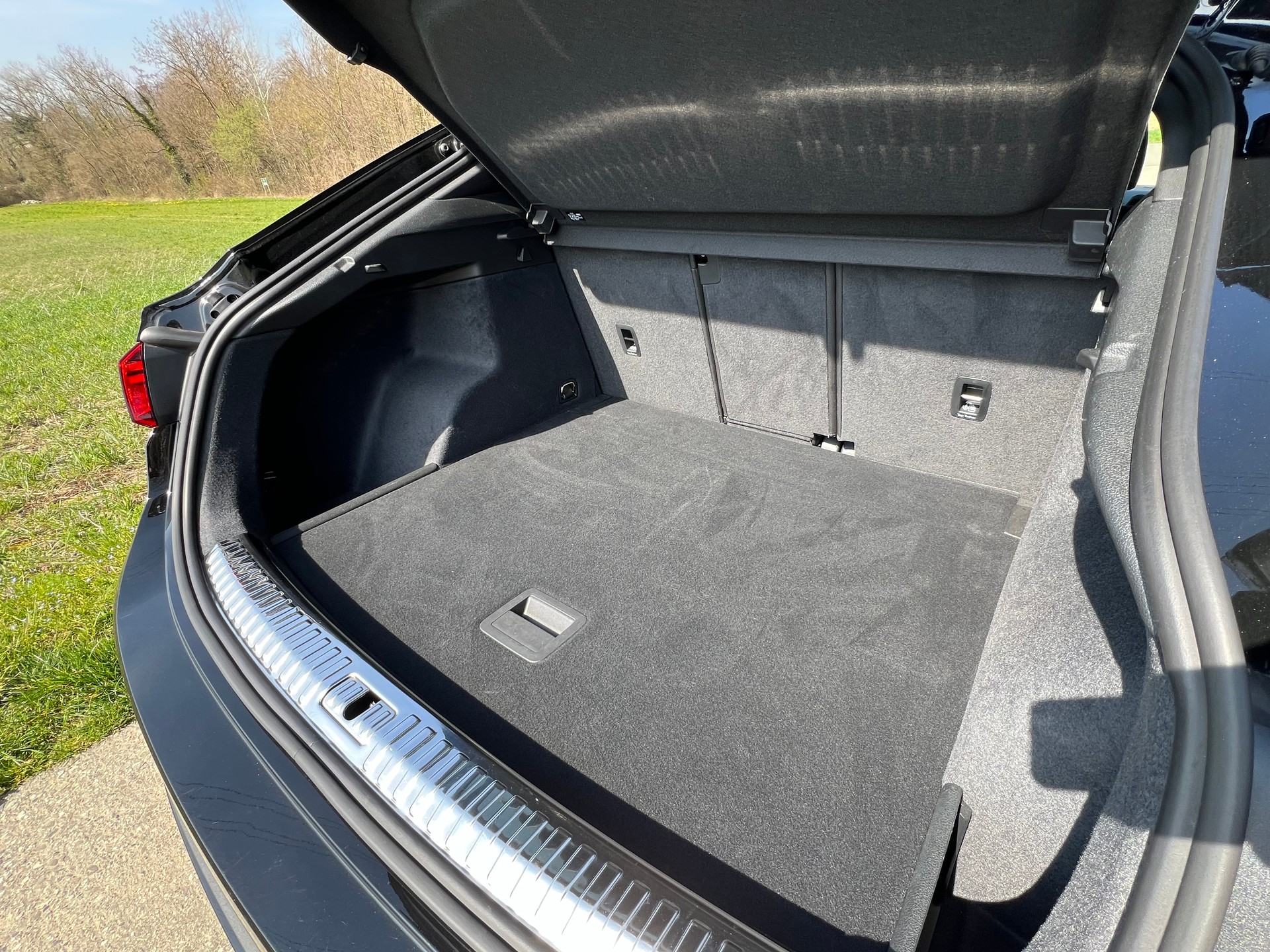 AUDI Q3 Sportback 45 TFSI S line quattro S-tronic-image-11