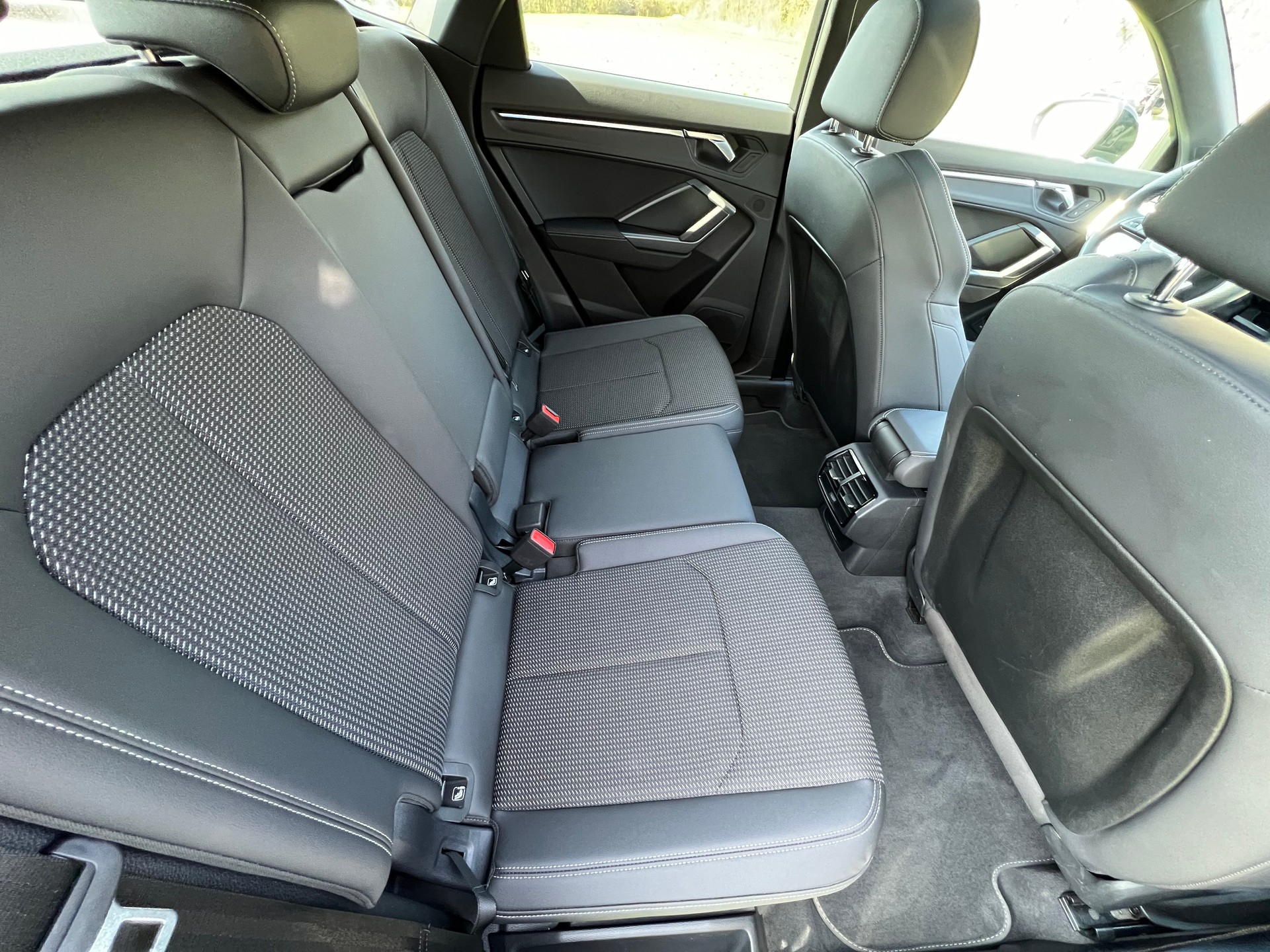 AUDI Q3 Sportback 45 TFSI S line quattro S-tronic-image-8