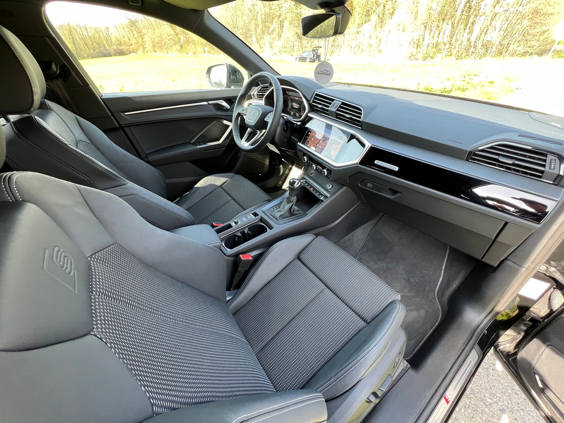 AUDI Q3 Sportback 45 TFSI S line quattro S-tronic-image-6