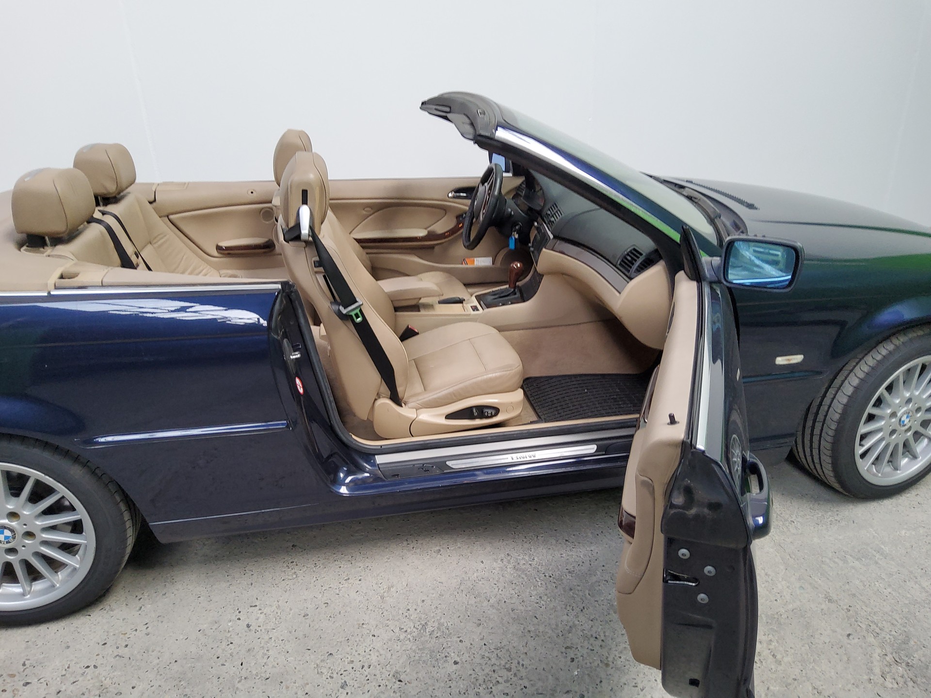 BMW 320Ci Cabriolet-image-3