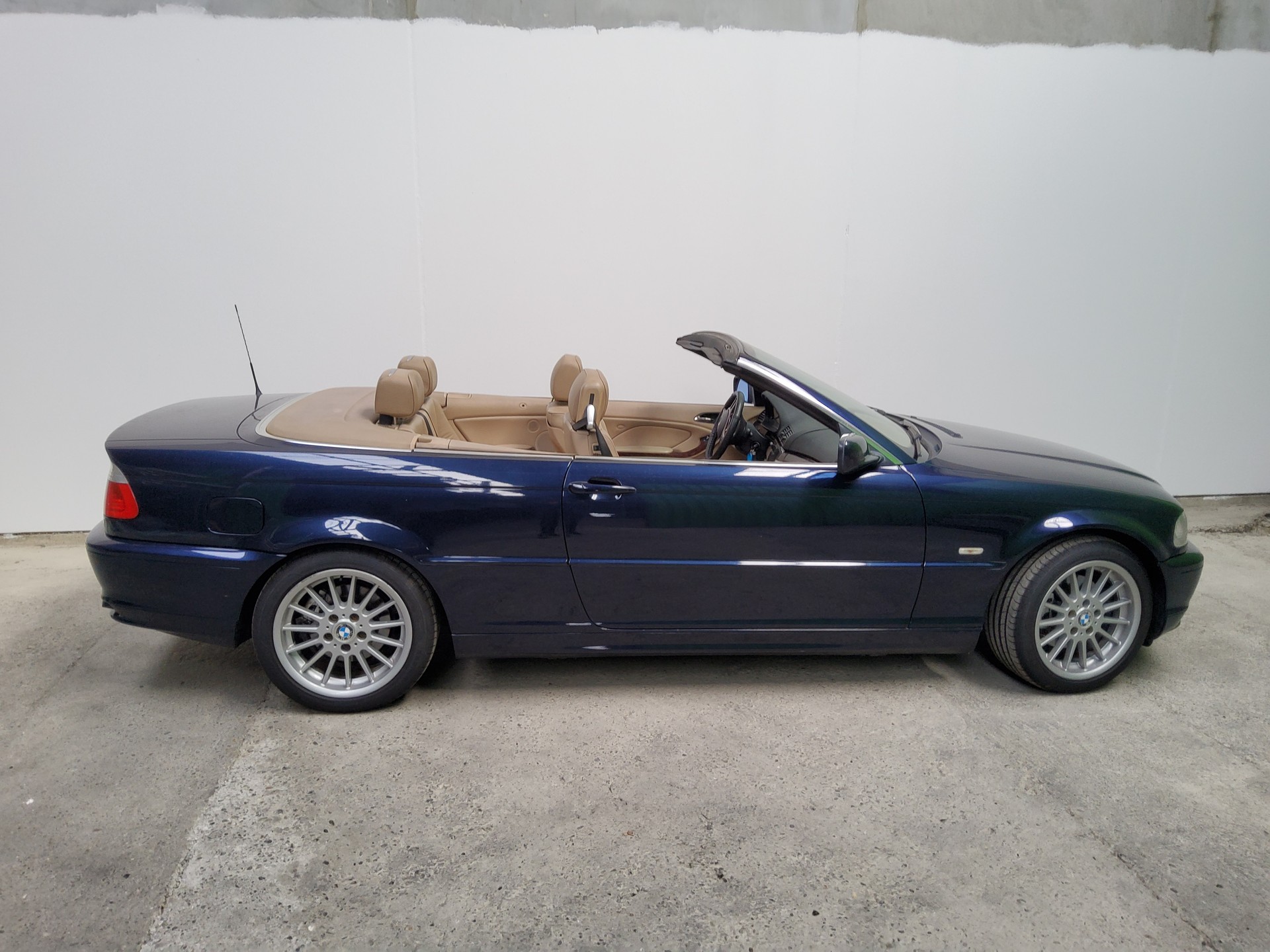 BMW 320Ci Cabriolet-image-0