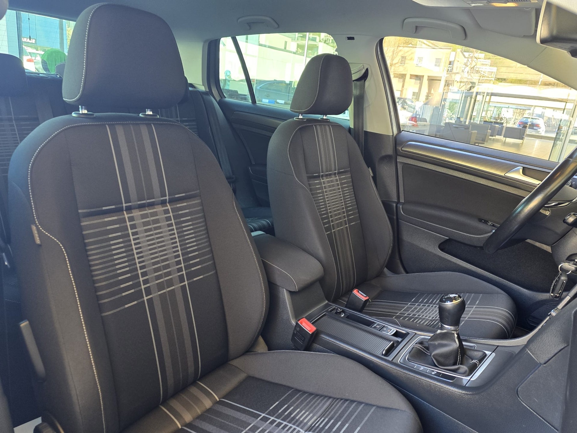 VW Golf 1.2 TSI Comfortline-image-12
