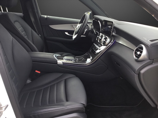 MERCEDES-BENZ GLC 300 de AMG Line 4M A-image-8