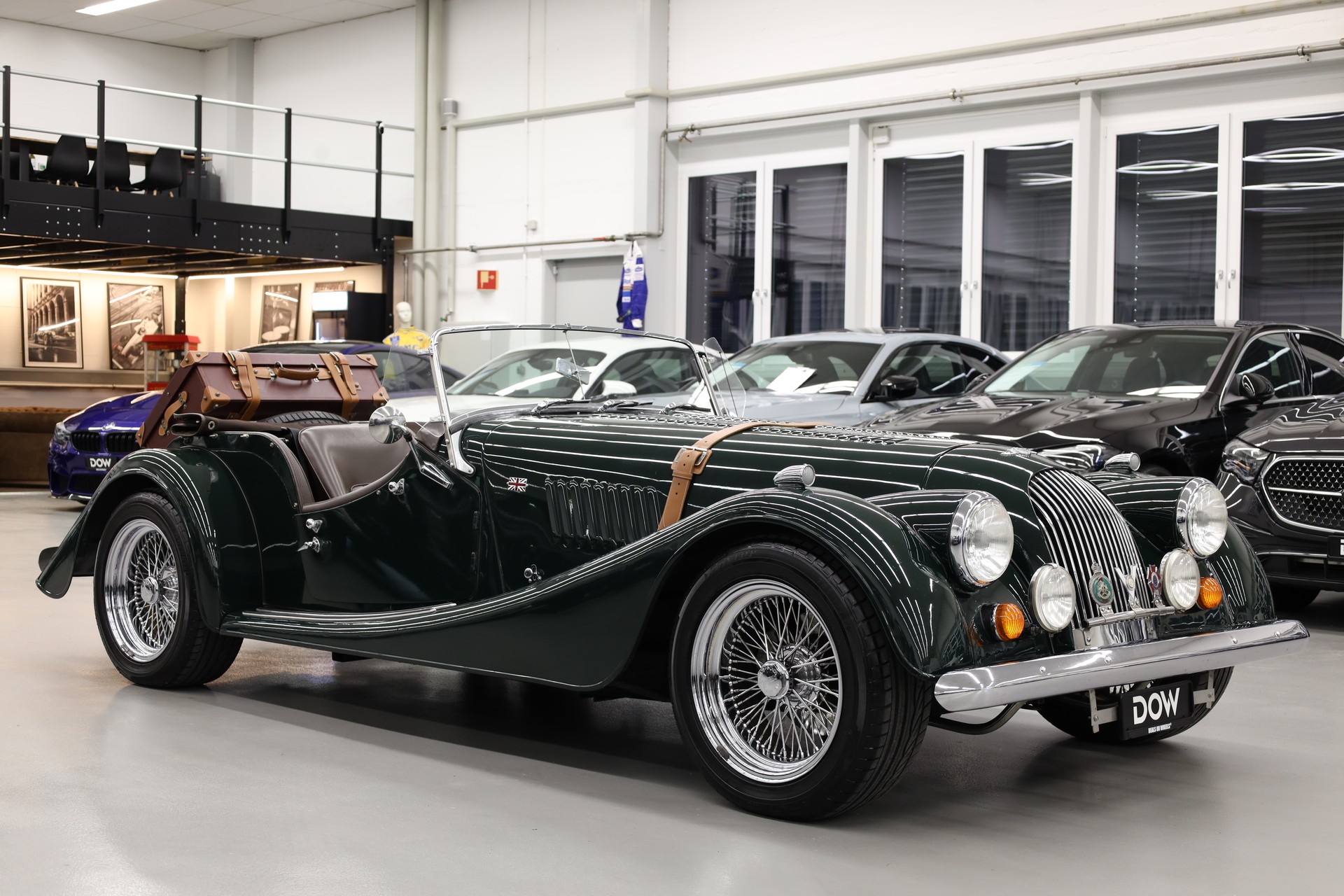 MORGAN PLUS 8-showroom-element-1