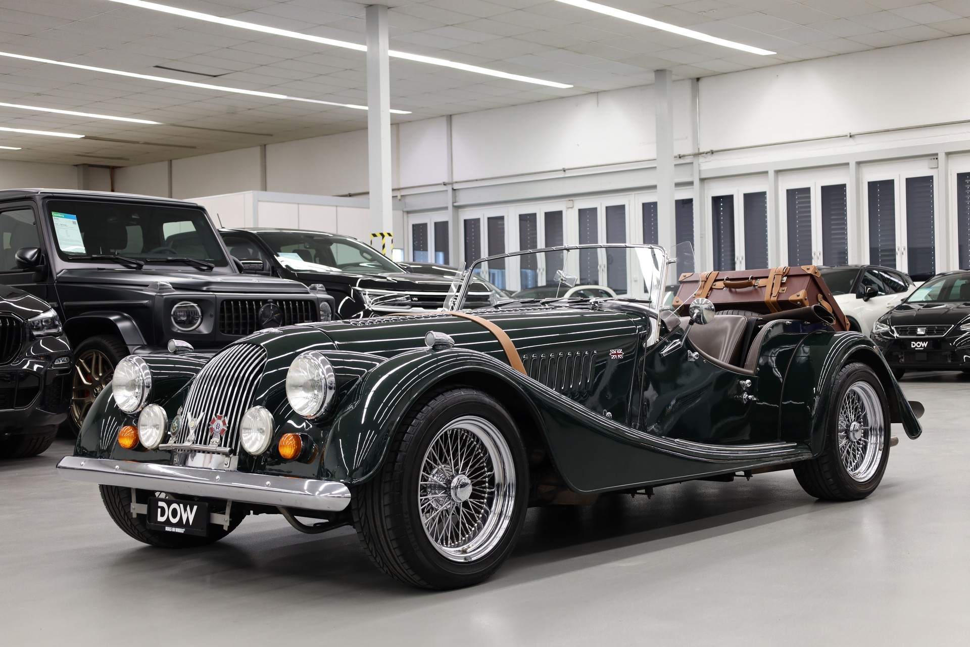 MORGAN PLUS 8-showroom-element-2