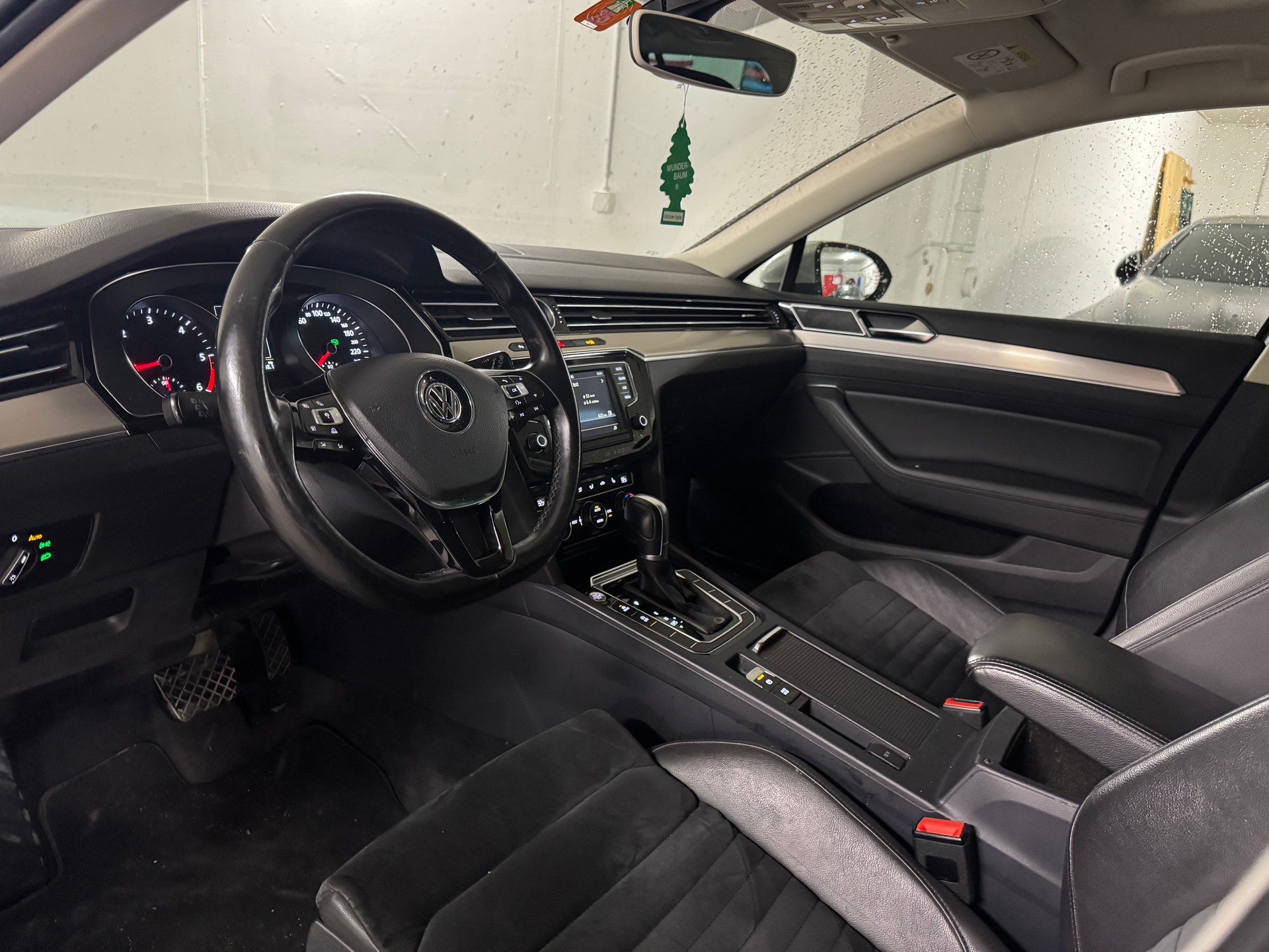 VW Passat Variant 2.0 TDI BMT Highline DSG Anhängerkupplung-image-9