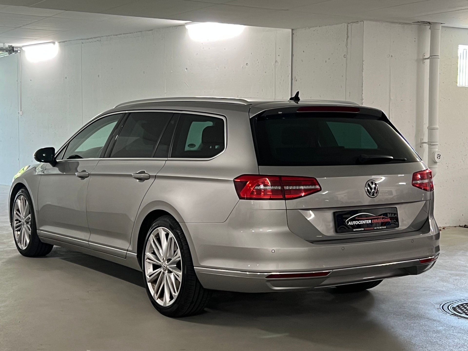 VW Passat Variant 2.0 TDI BMT Highline DSG Anhängerkupplung-image-4