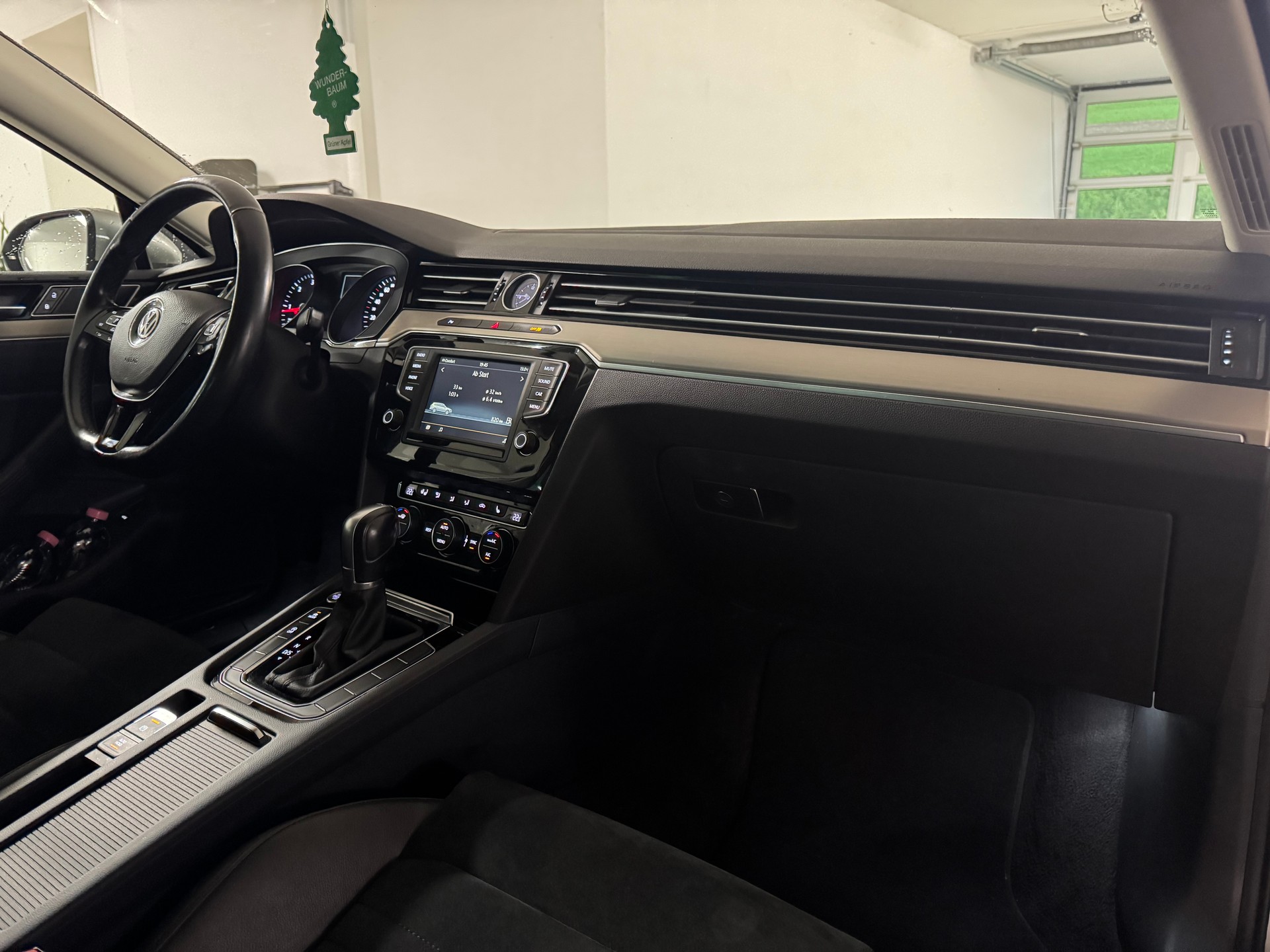 VW Passat Variant 2.0 TDI BMT Highline DSG Anhängerkupplung-image-12