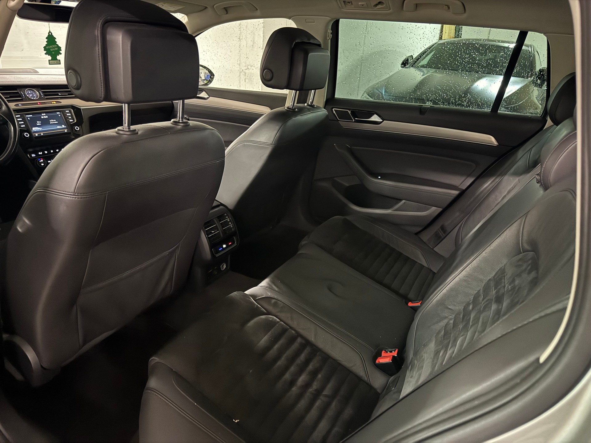 VW Passat Variant 2.0 TDI BMT Highline DSG Anhängerkupplung-image-15